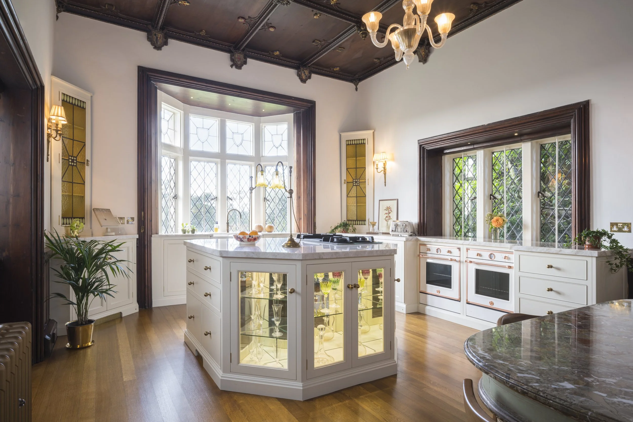 Handmade In-Frame Shaker Kitchen With A Decorative Bead