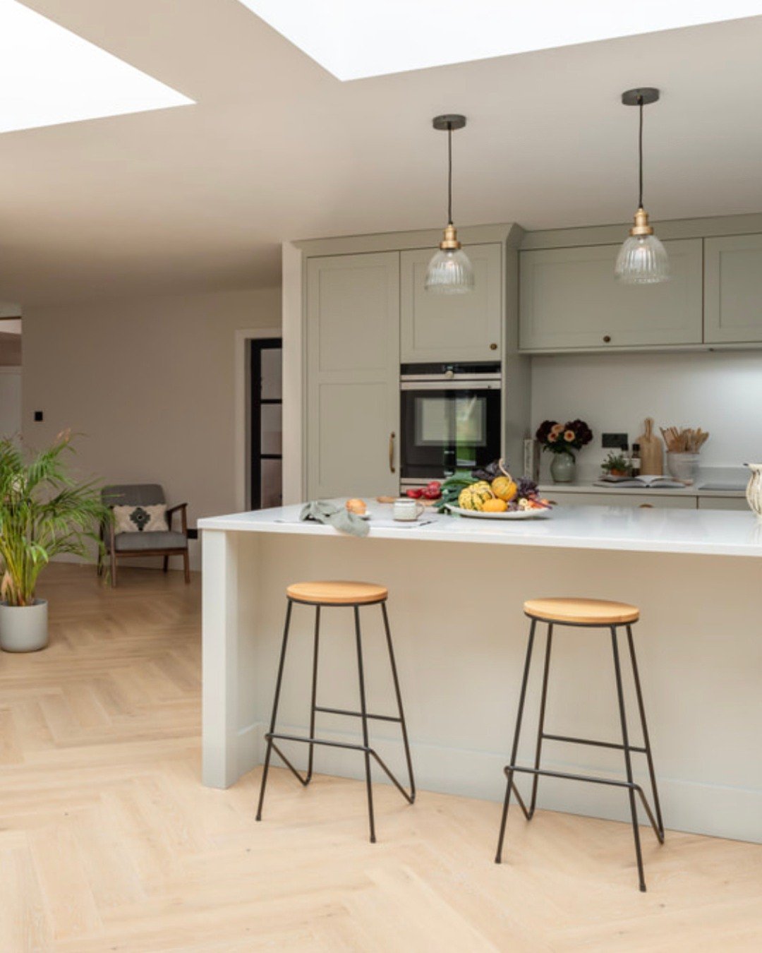 A brief that asked for calm and a layout that could handle real life. Sage green shaker cabinetry, a generous island and pendants that sit just right - this kitchen was designed around the way a family actually moves through a space. 

Book your desi