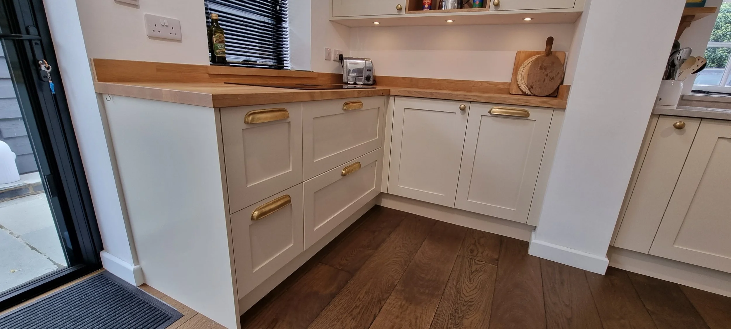 Handmade Lay-on shaker