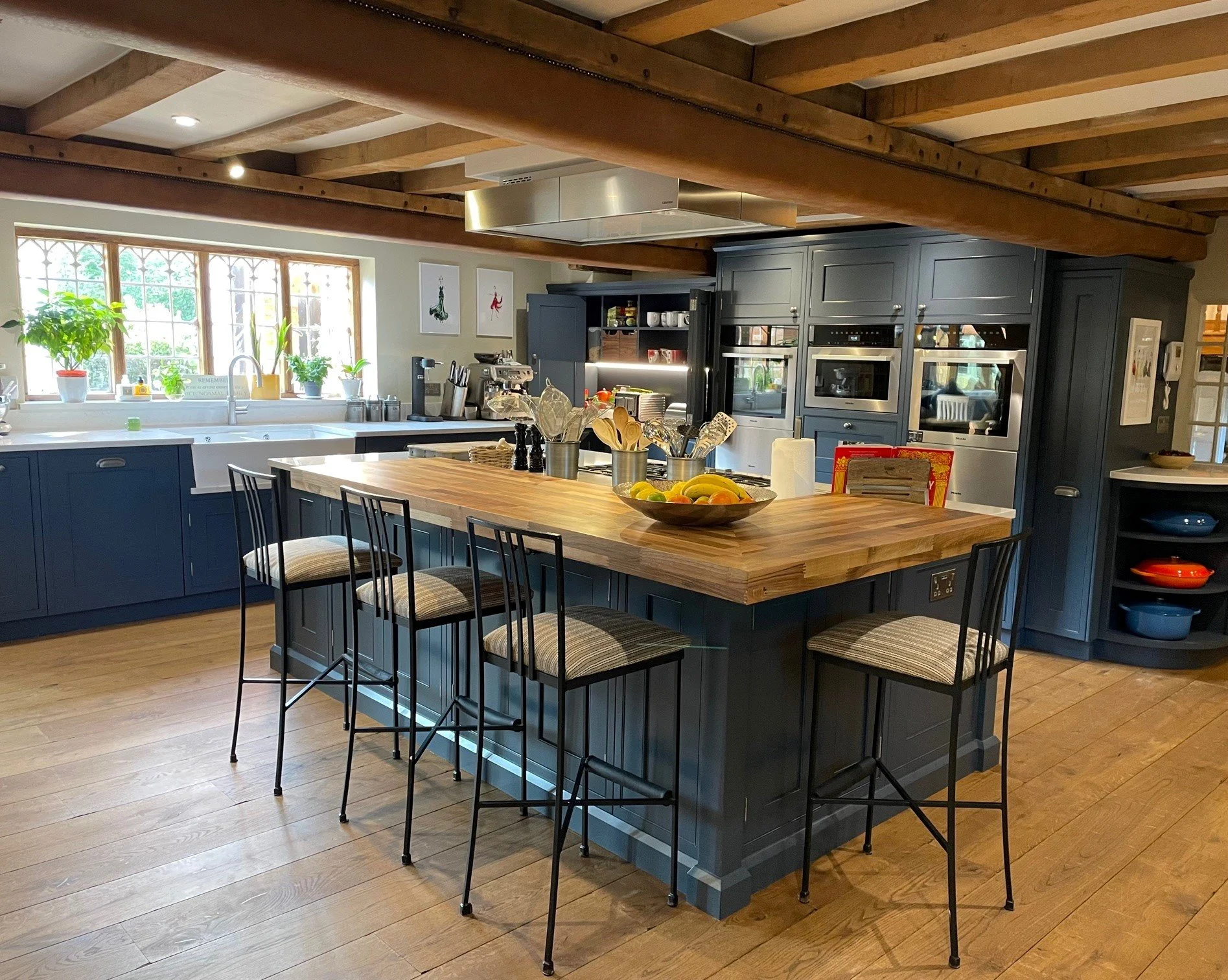 Handmade In-Frame Shaker Kitchen