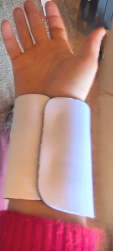 snap bracelte on1.png