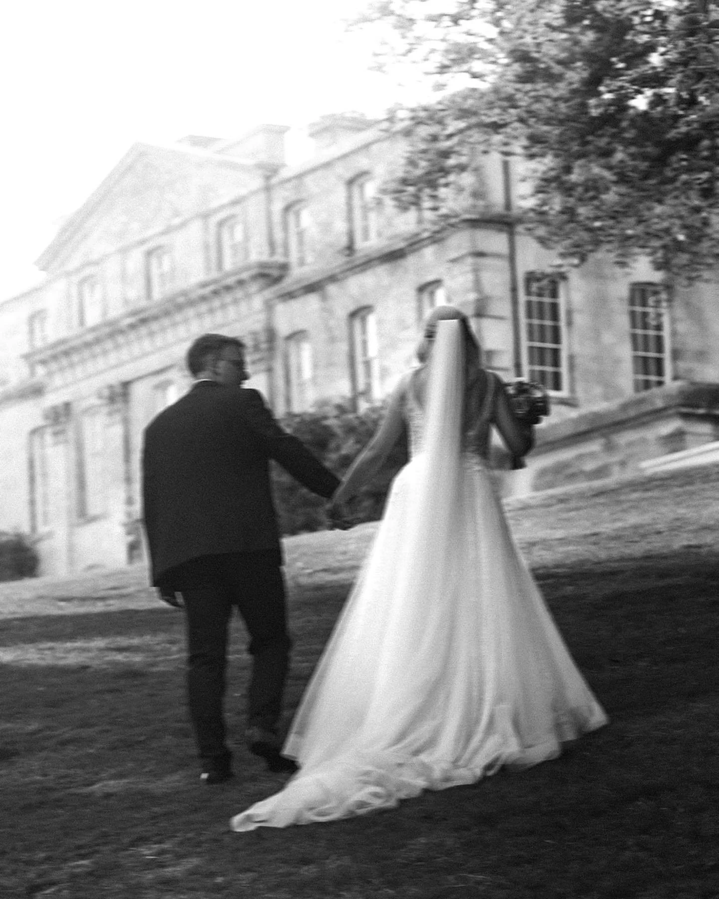Books are now open for 2023 and 2024 weddings! Give my website a look, I&rsquo;ll be responding to all enquiries over the weekends 🙏