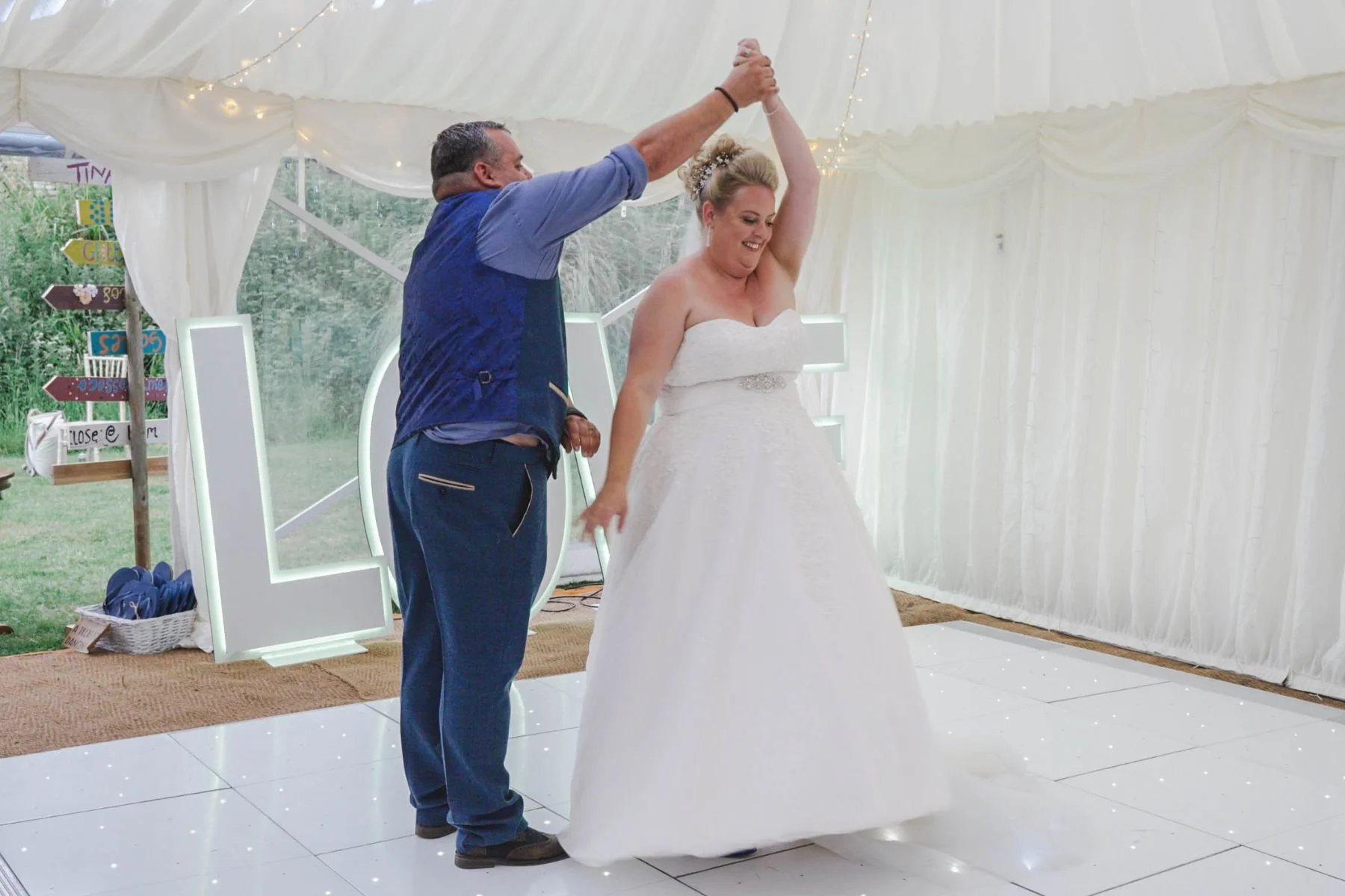 first dance wedding photography.jpg