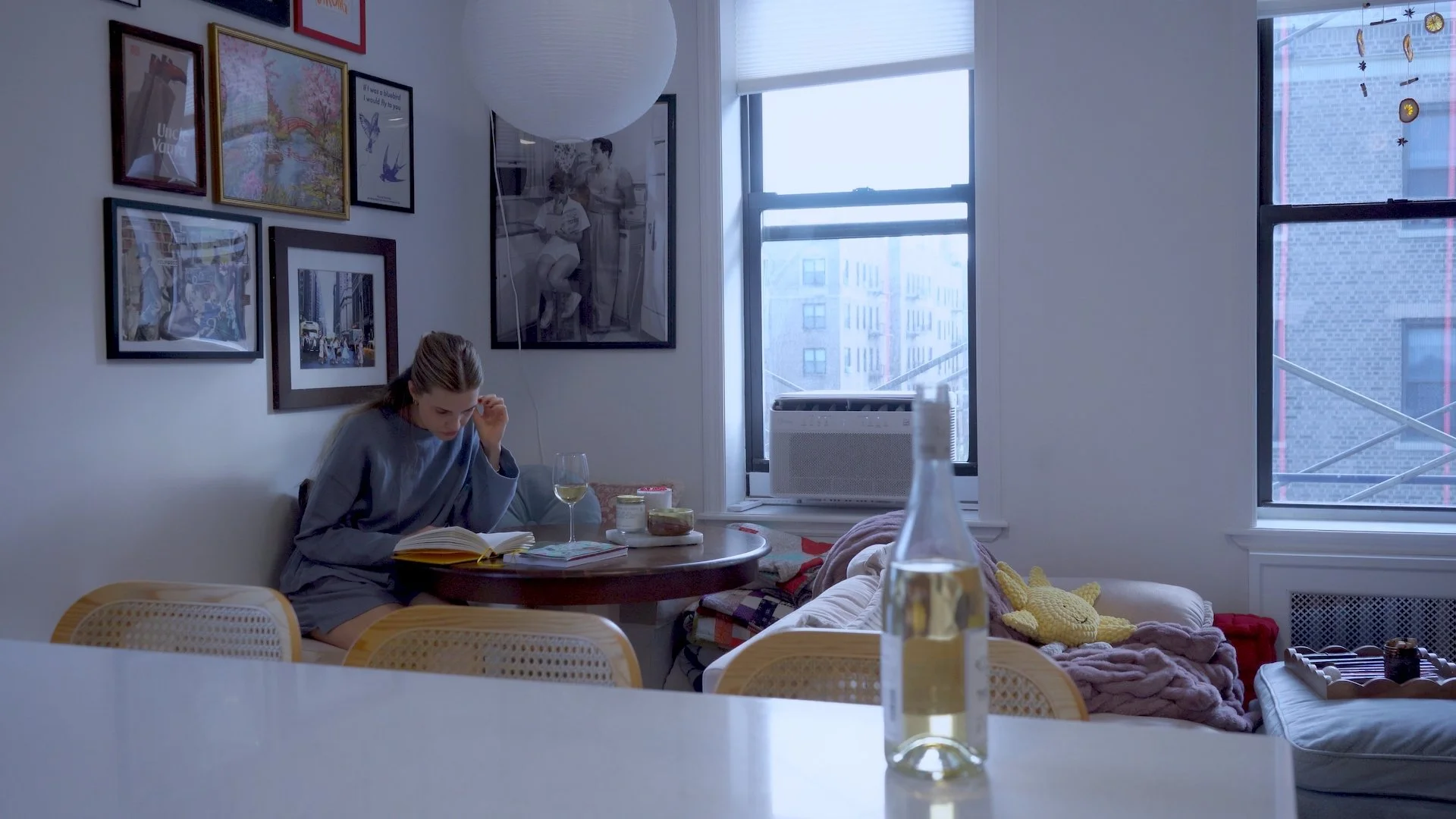 Sasha Fazulyanov as Ava