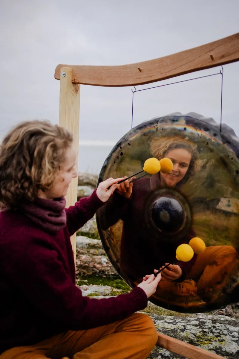 A closer look at the Gong
