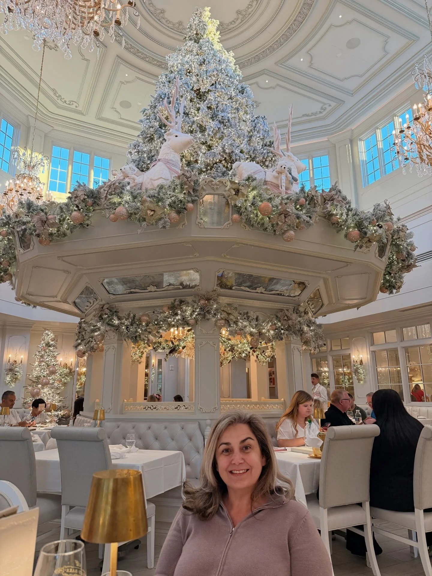 Cake Bake at Disney World, dressed to the nines for Christmas. Plot twist: you can actually eat a delicious, fresh salad here, who says you can&rsquo;t have your cake and eat it too? 😉

Because luxury travel is all about balance: greens AND sprinkle