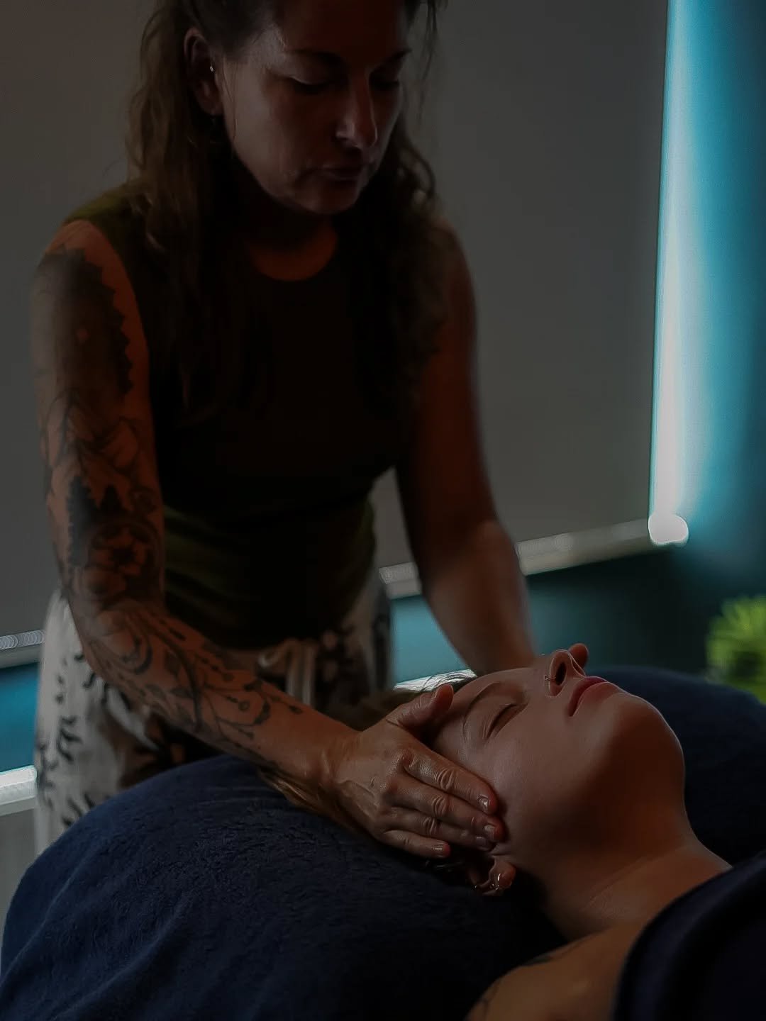 🍃 Ayurvedic head &amp; face massage 🌱

It's time to bring you a new &amp; improved head massage... 

Because 45 minutes just isn't enough, and the combination of indian head massage with ayurvedic face massage is the ultimate reset 💫

After a cons