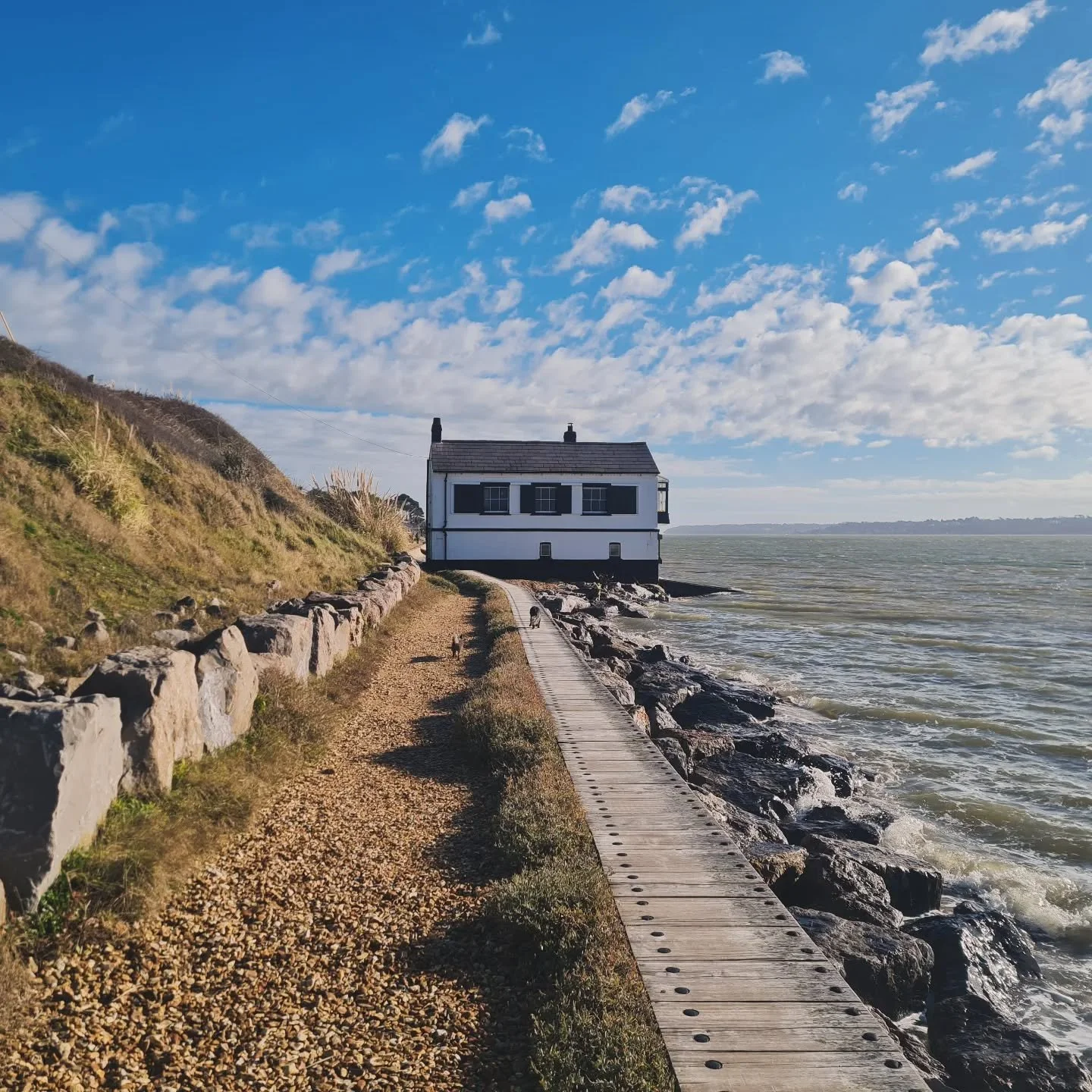 February sunshine☀️ 🌊 

@lepecountrypark

#wednesday
#february 
#sunshine
#waves
#coast
