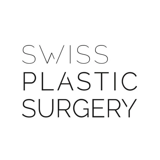 Logo mit den Worten "Swiss Plastic Surgery" in schwarzer Schrift auf weißem Hintergrund.