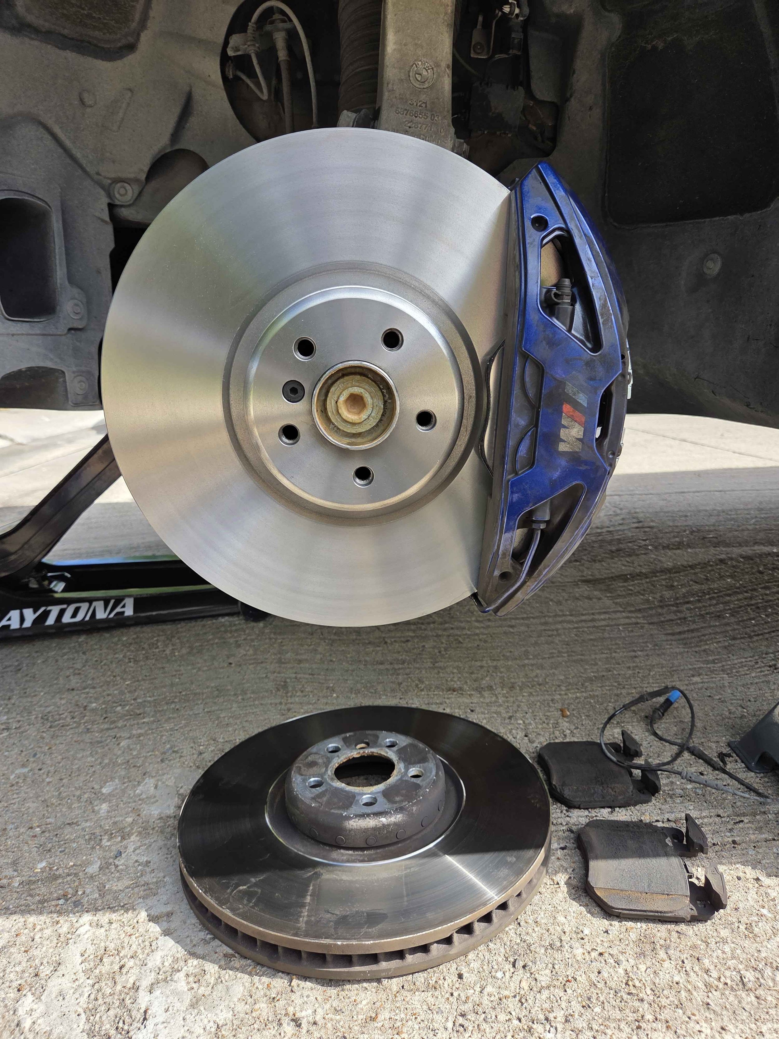2022 BMW X7 Front Rotor and pad replacement in McKinney