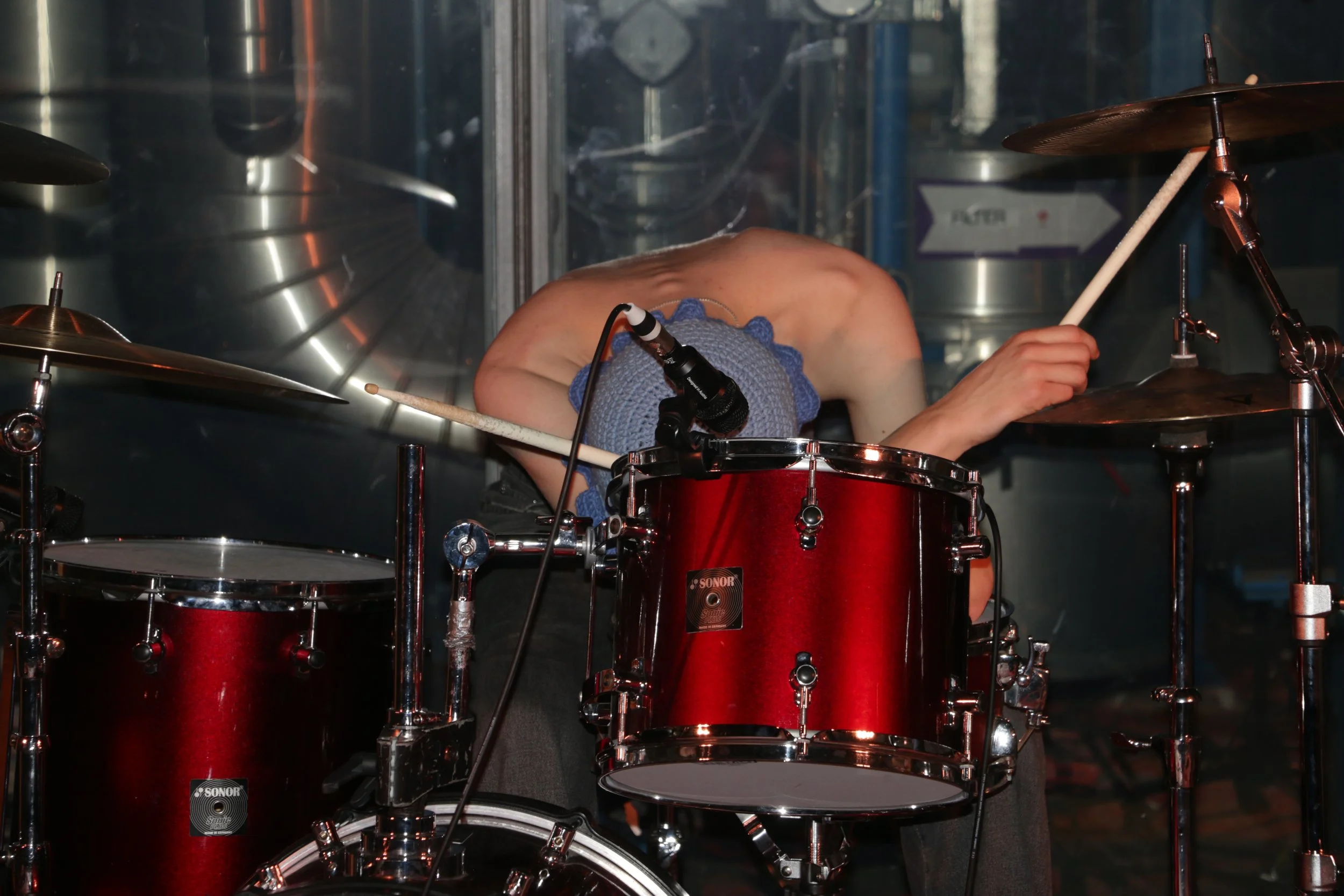 Three Shitting Birds live at Ewii House - Koldning