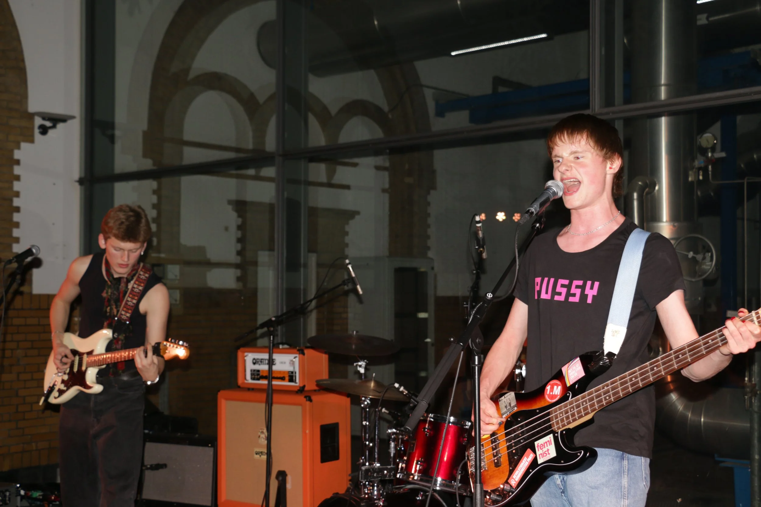 Three Shitting Birds live at Ewii House - Koldning