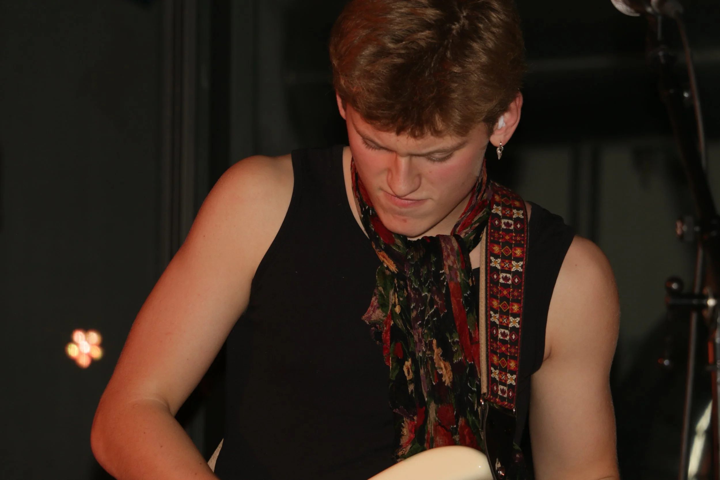 Three Shitting Birds live at Ewii House - Koldning