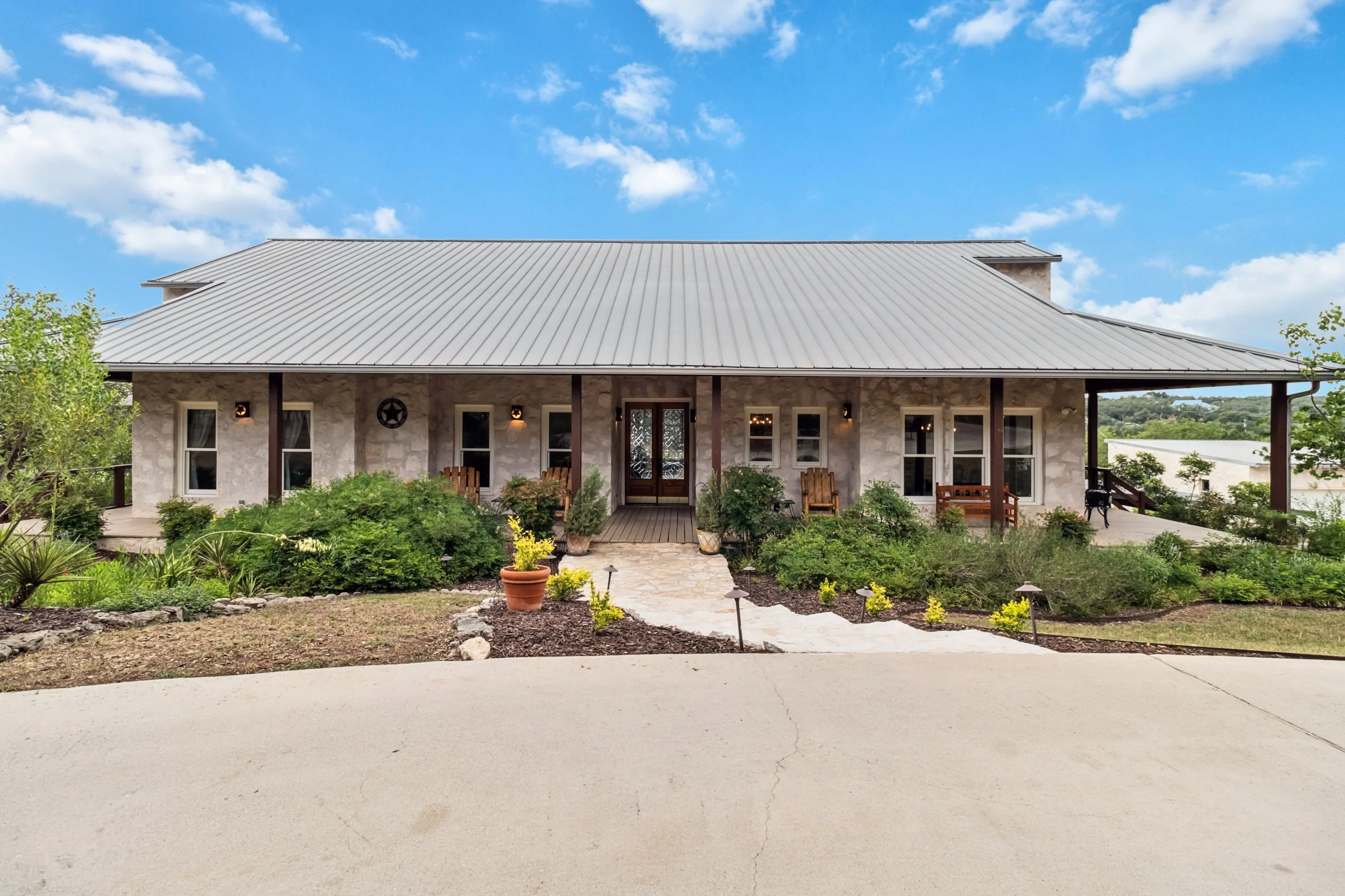402 Lander, Dripping Springs, TX 78620