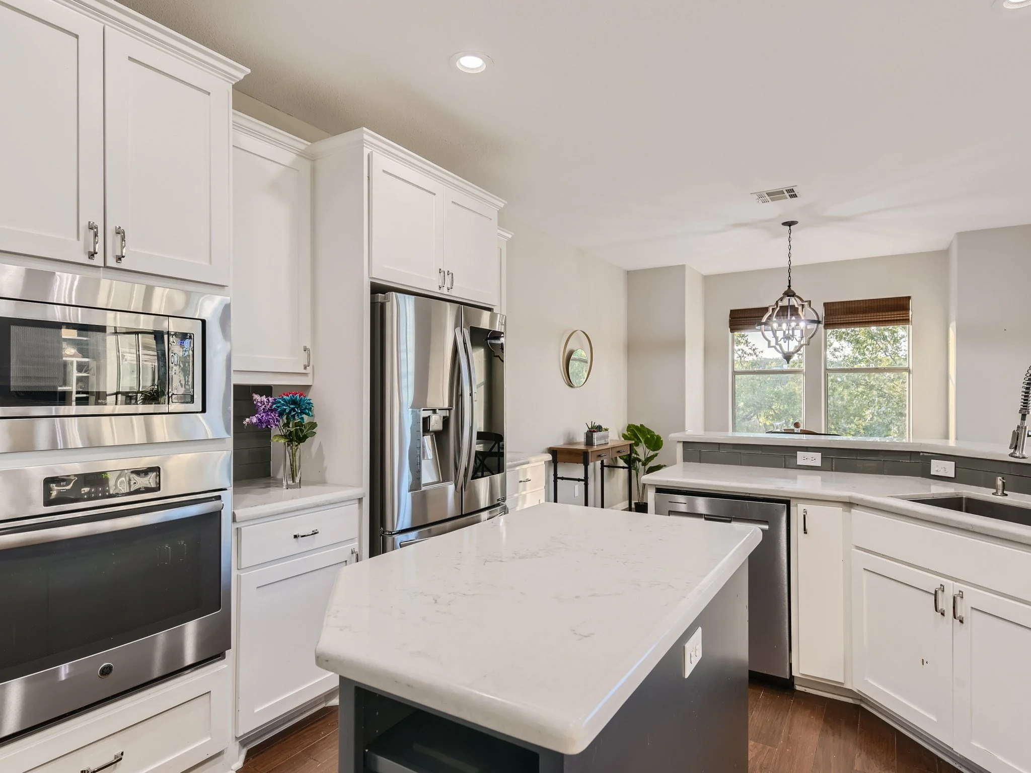 Modern kitchen in a Texas Hill Country Home in Westcave.