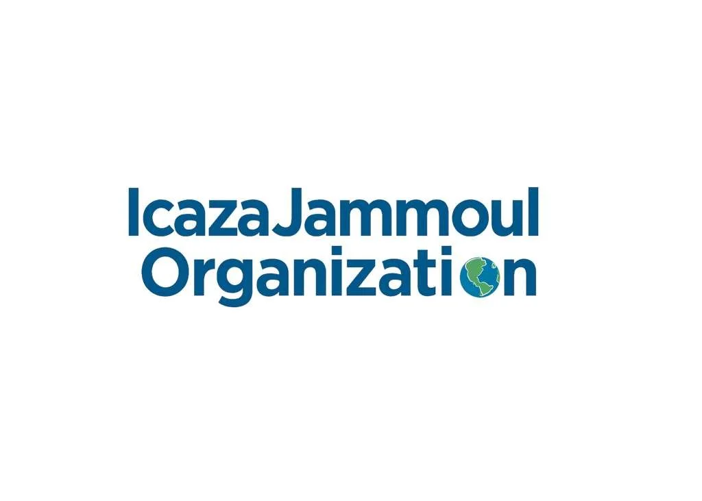 Logotipo de la organización Icaza Jammoul Organization, con texto en azul y un ícono de planeta Tierra en lugar de la letra 'o'.