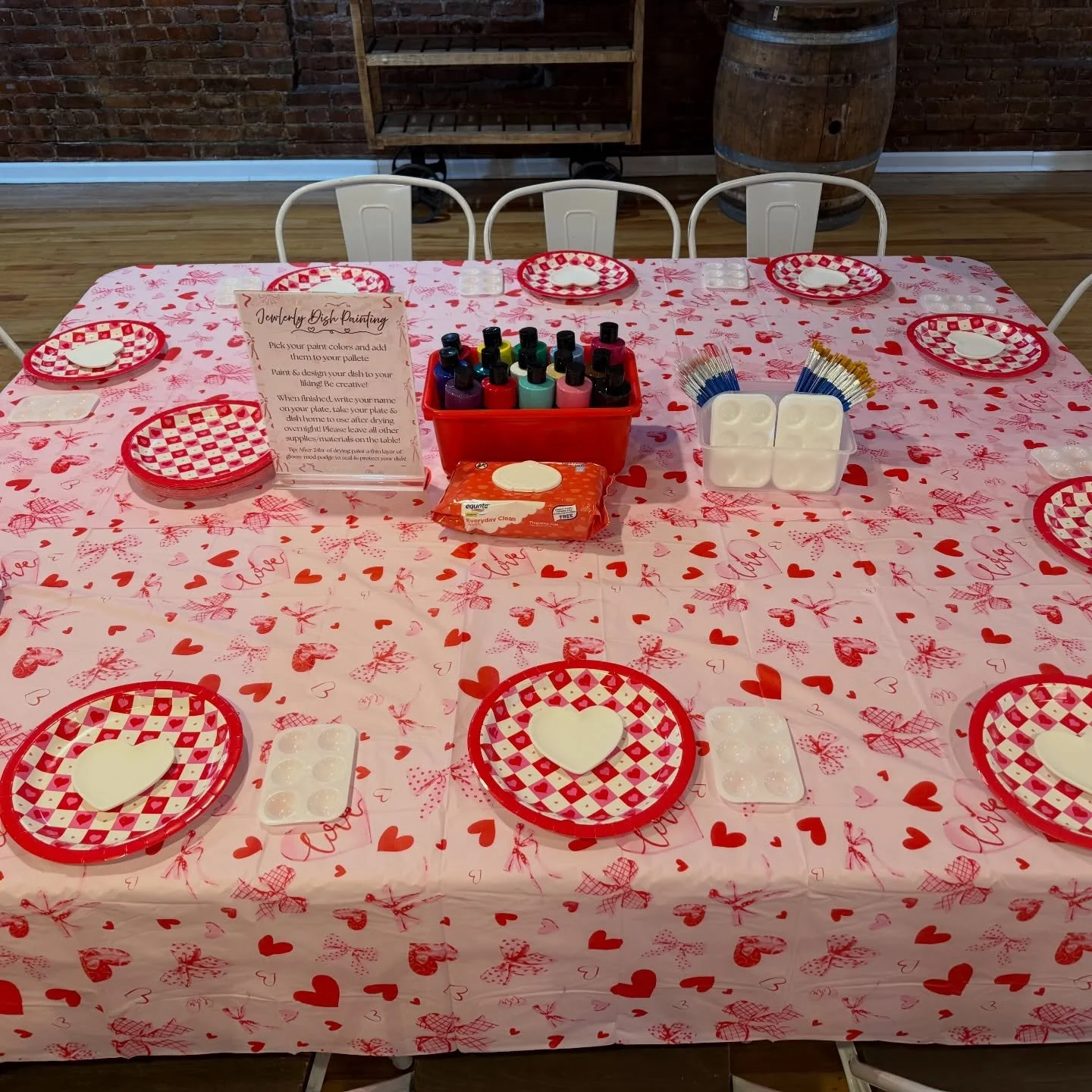 A night to sip, snack &amp; create 💕✨

Our Galentine&rsquo;s event was full of laughter, creativity, and the CUTEST crafts ever 🎀💅🏼

All our stations were a hit and I loved seeing everything being creative with 
💍 Jewelry Dish Painting
🎂 Mini C