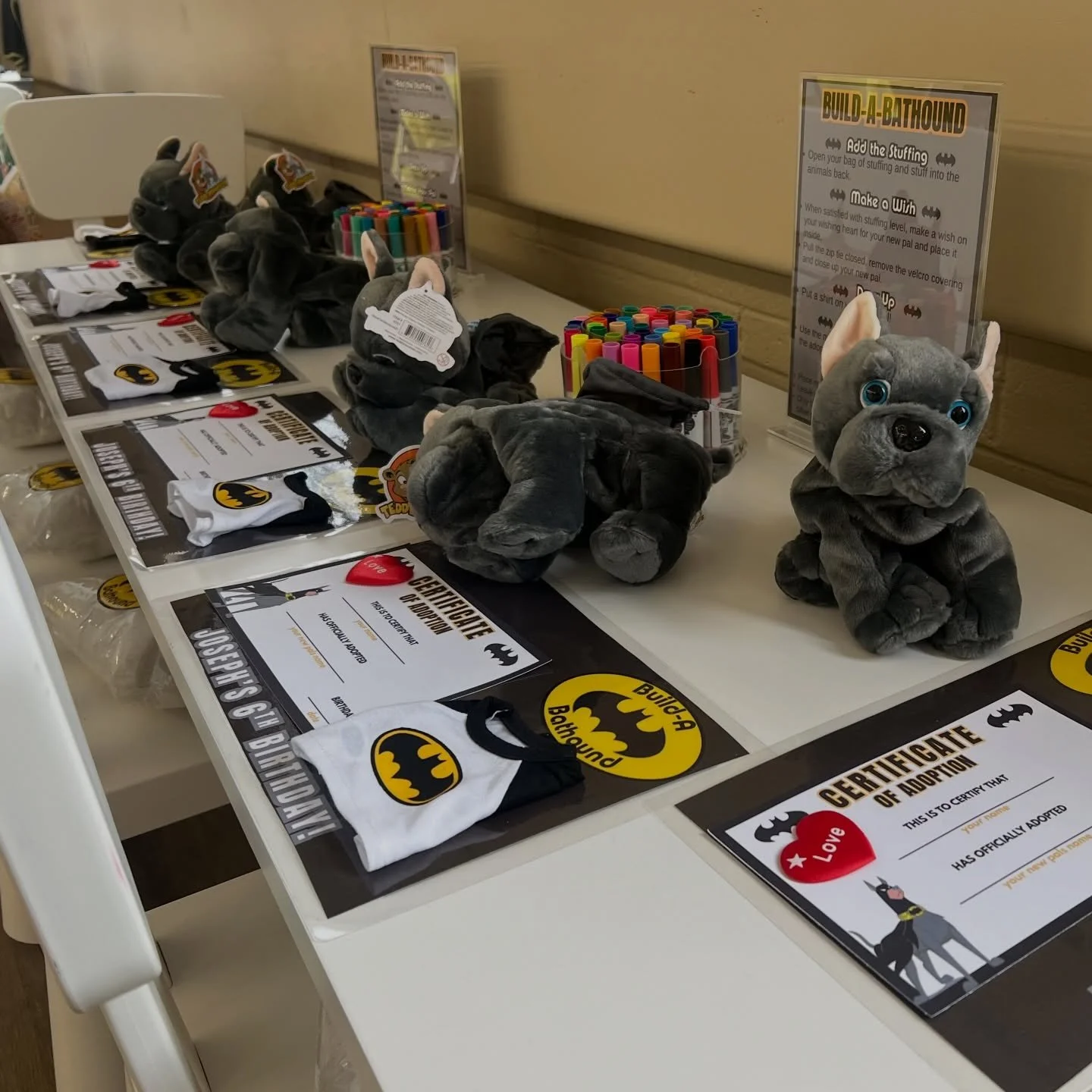 Two hands-on stations made Joey&rsquo;s Batman party extra memorable 🦇✨

Kids created their own slime at the Slime Signal Station, then headed to Build-A-Bat-Hound to stuff, dress, and take home their very own plush sidekick. Both tables were equipp