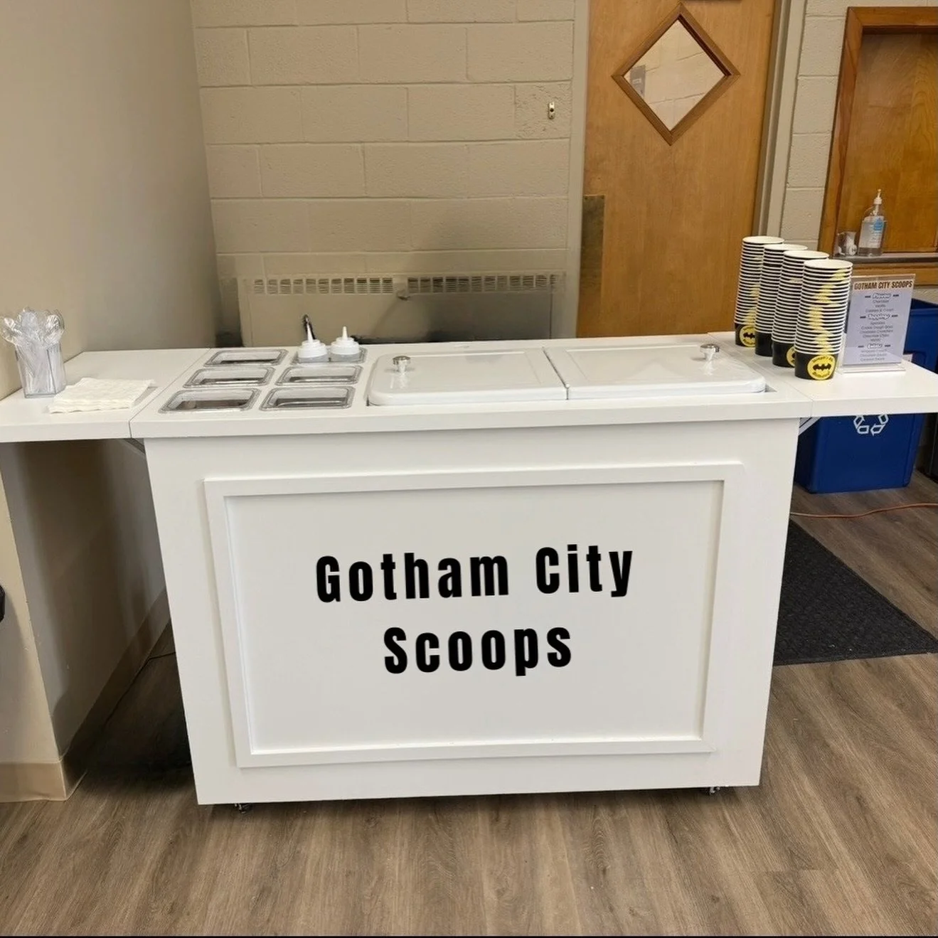 We brought the scoops to Gotham City and it was a hit!&mdash;now imagine YOUR perfect theme! 

Introducing our fully customizable ice cream cart! Get ready to sweeten part by choosing your favorite ice cream flavors, toppings, and sauces! Get extra c