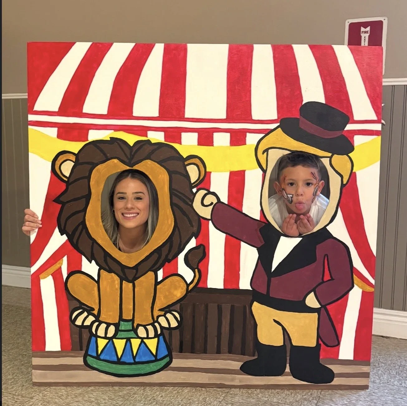 "Face in Hole" Rental Wall