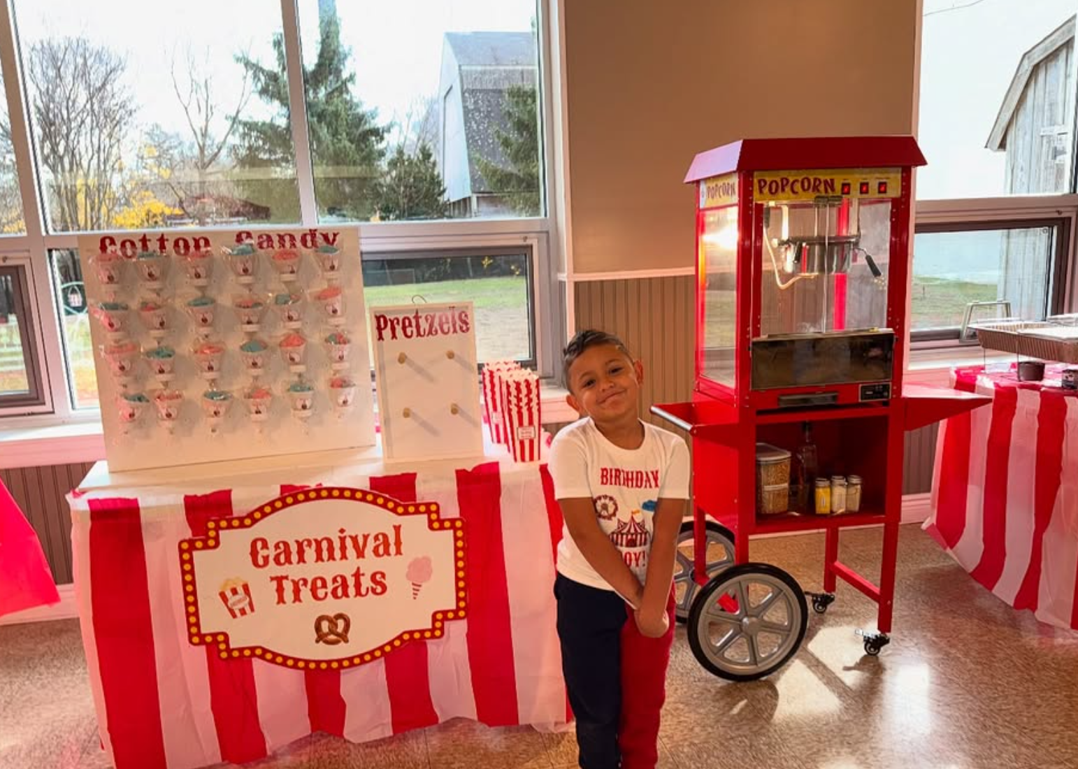 Rentable Dessert Display + Popcorn Machine