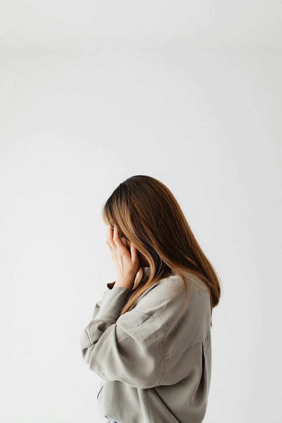 Woman experiencing fatigue and low energy representing clients seeking personalised clinical nutrition care at Paradigm Nutrition Bendigo Victoria