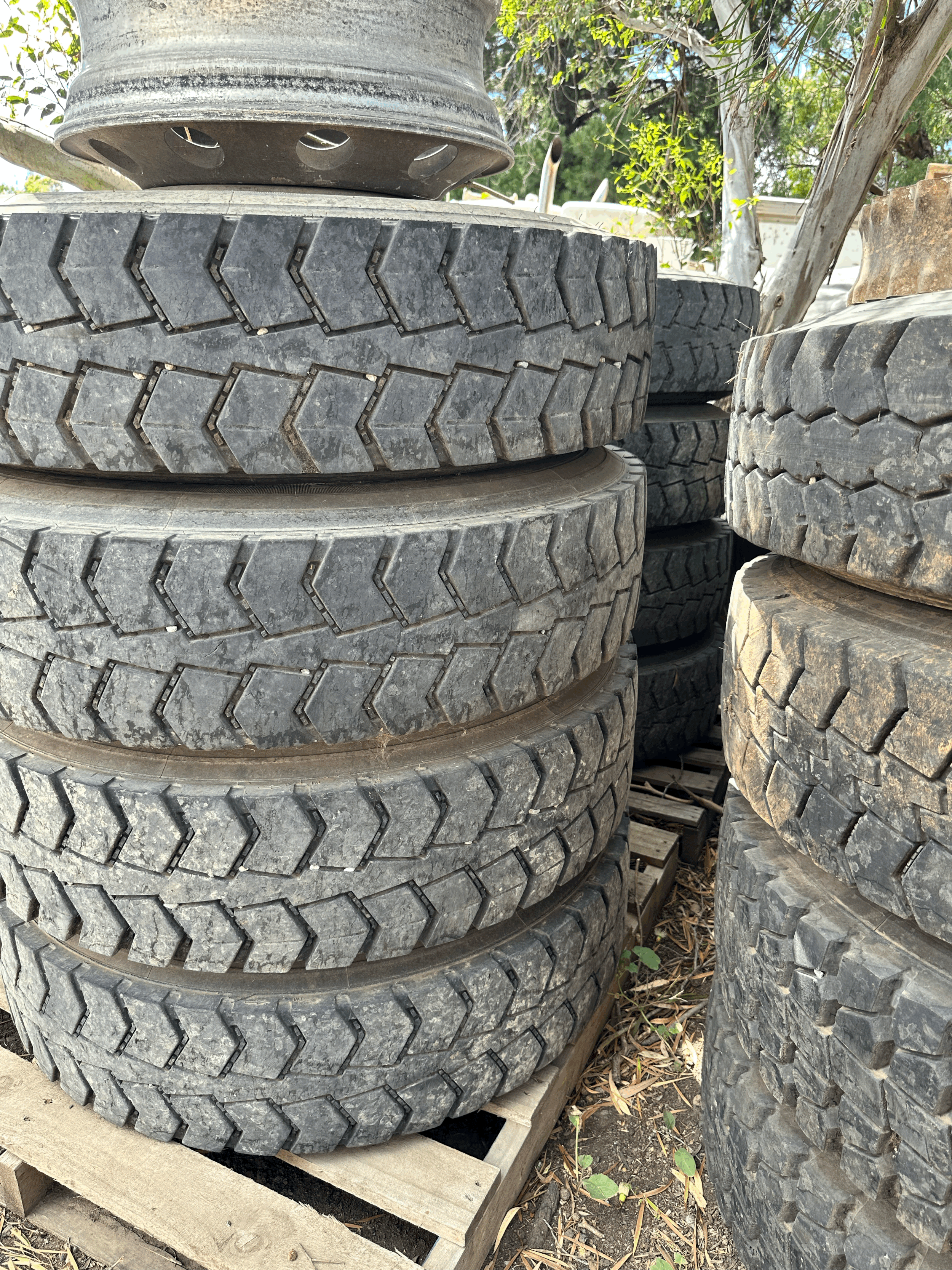 8 American 10 stud rims and tyres