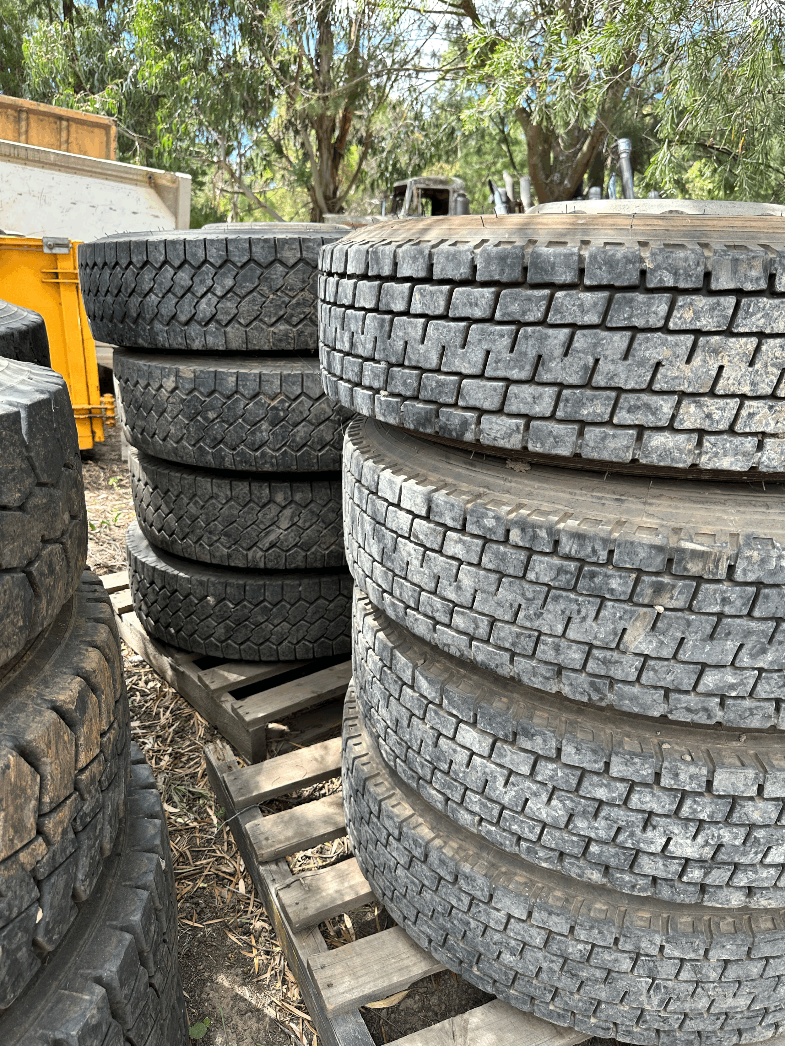 8 American drive rims and tyres