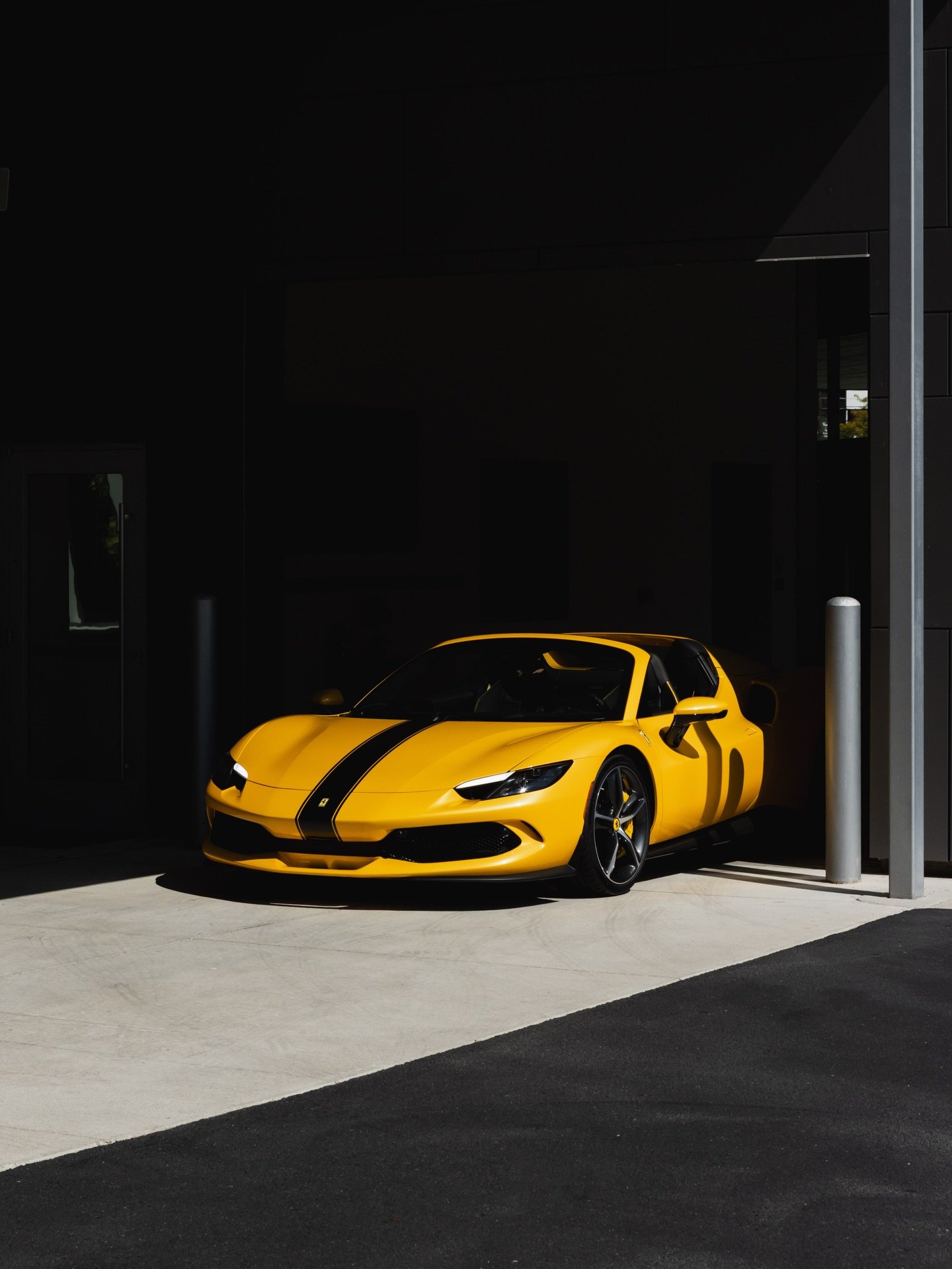 Enjoy this 296 GTS in Giallo Triplo Strato to help brighten your Monday blues

#Ferrari #296 #Giallo