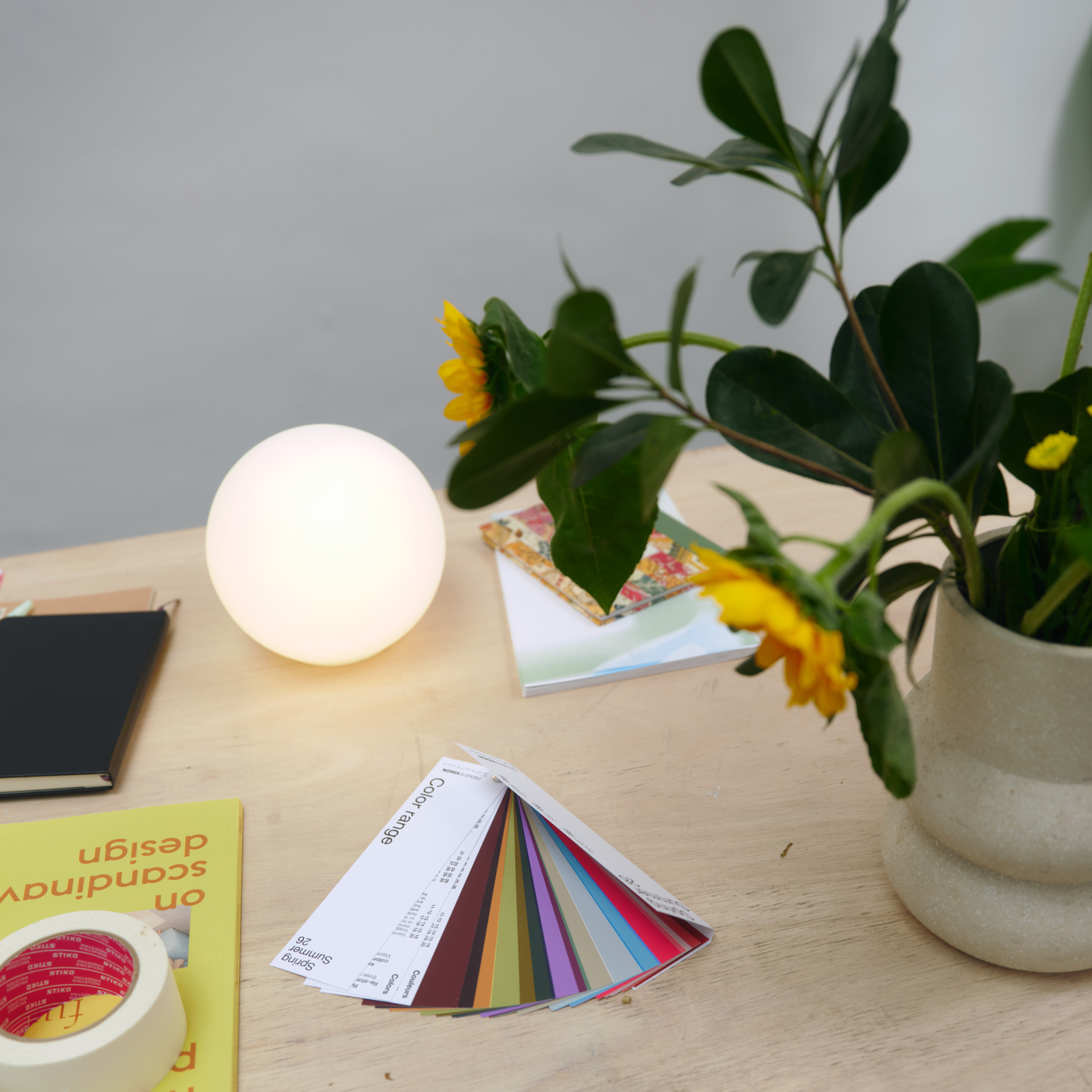 Materiales de diseño y muestras de color para negocios creativos