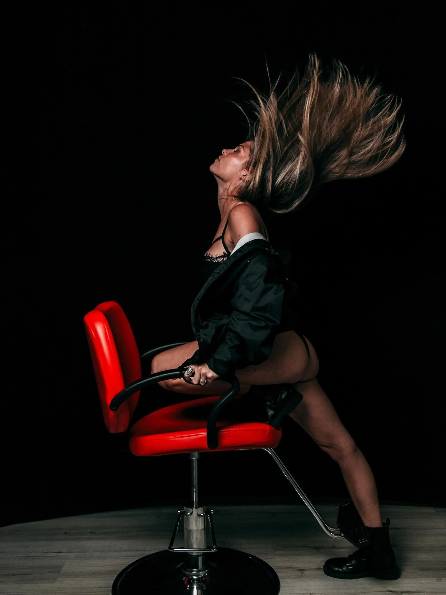 Movement and moment. 
Studio session with the always awesome @jennnsmiith (come back to modeling!) 

#vermontmodel #vermontphotography #studiophotography