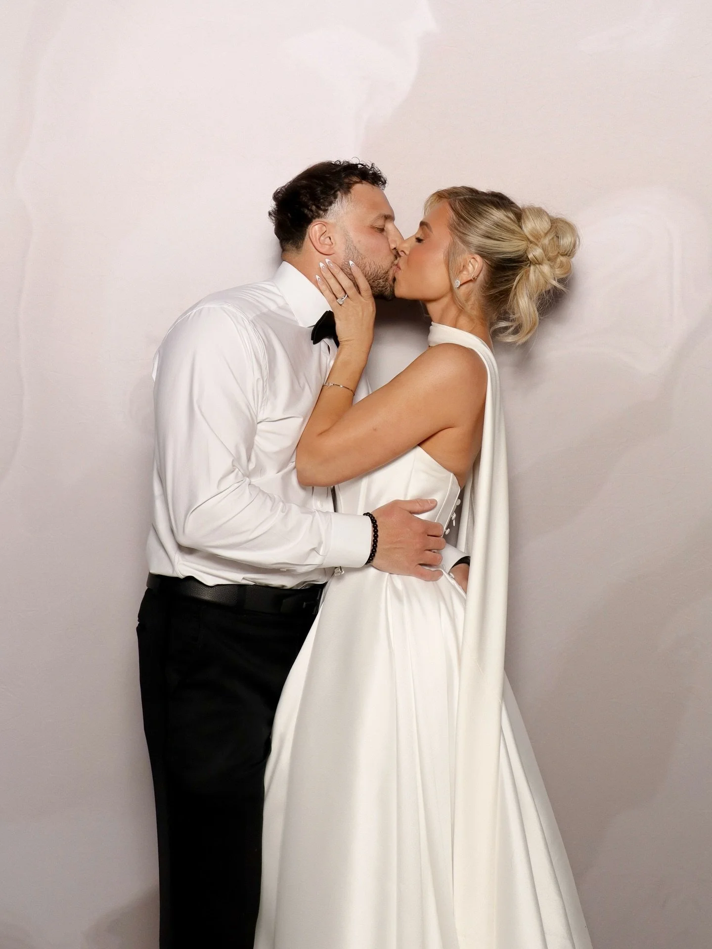 Cheers to the Griggs!🥂✨

Venue | @fslasvegas 
Bride | @paigegreen 
Content Creator | @loveisintheairco 
.
.
.
#photobooth #photoboothlasvegas #photoboothfun #photoboothrental #blondiebooths