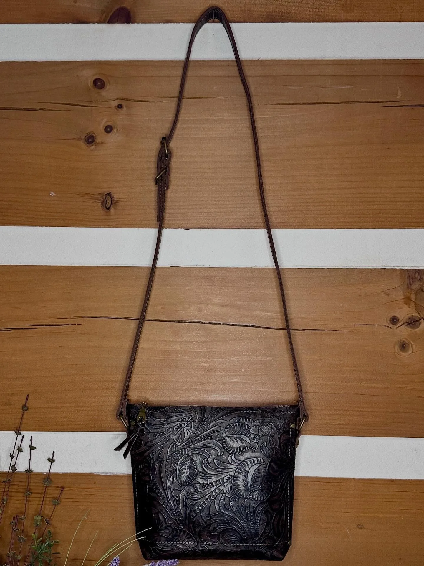 Love my stock bags but want to give them a personal touch? I&rsquo;m here to help! I recently worked with a repeat customer who adored the stock Maureen bag, but needed a few custom tweaks - a large inner pocket for added security and a reinforced, s