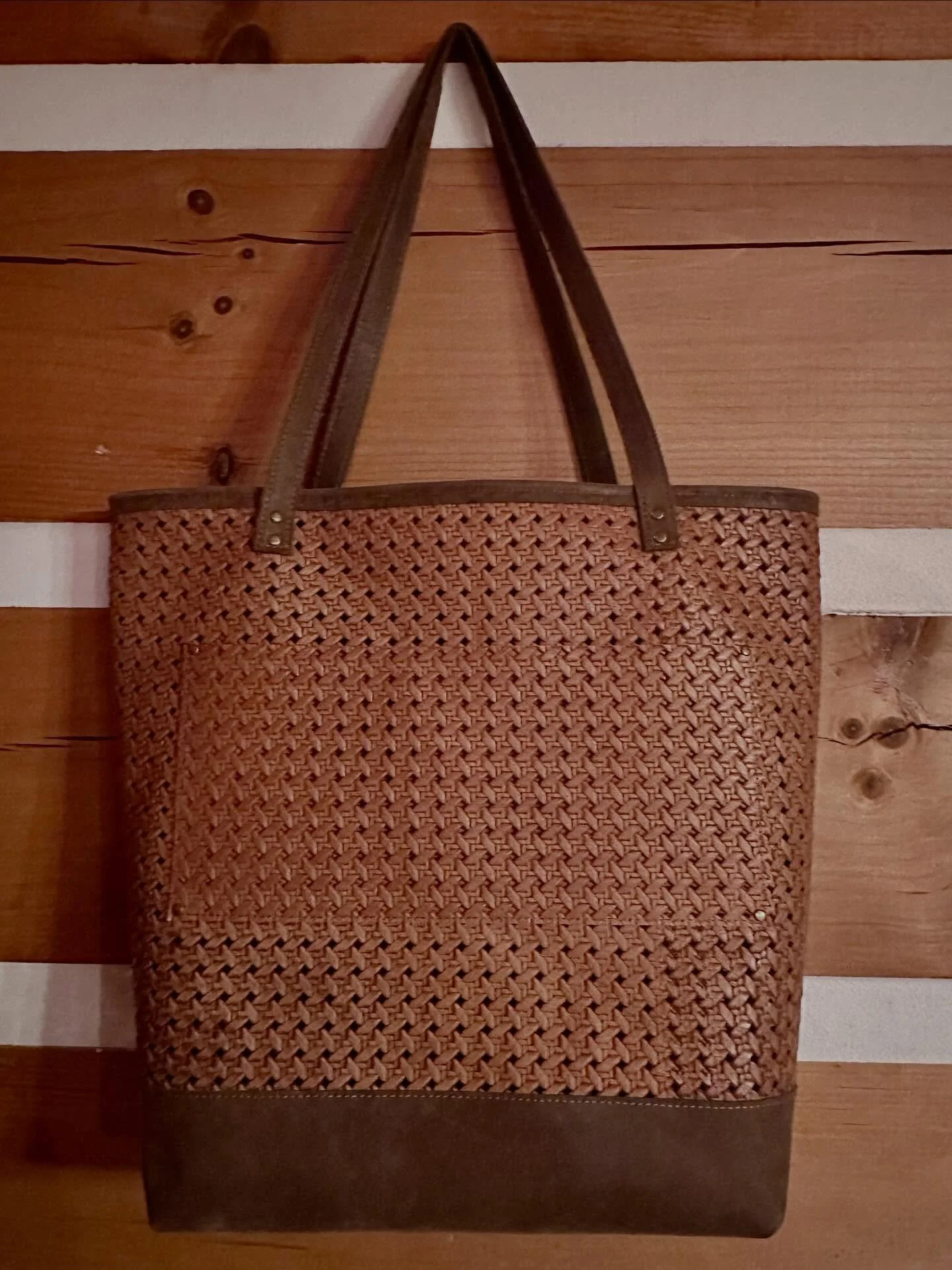 I'm daydreaming of warmer, sun-kissed days! The perfect beach companion is this stunning embossed open basket weave leather tote. Measuring 17" across, 15" tall, and 12"x6" at the base, it's roomy enough for all your essentials! K