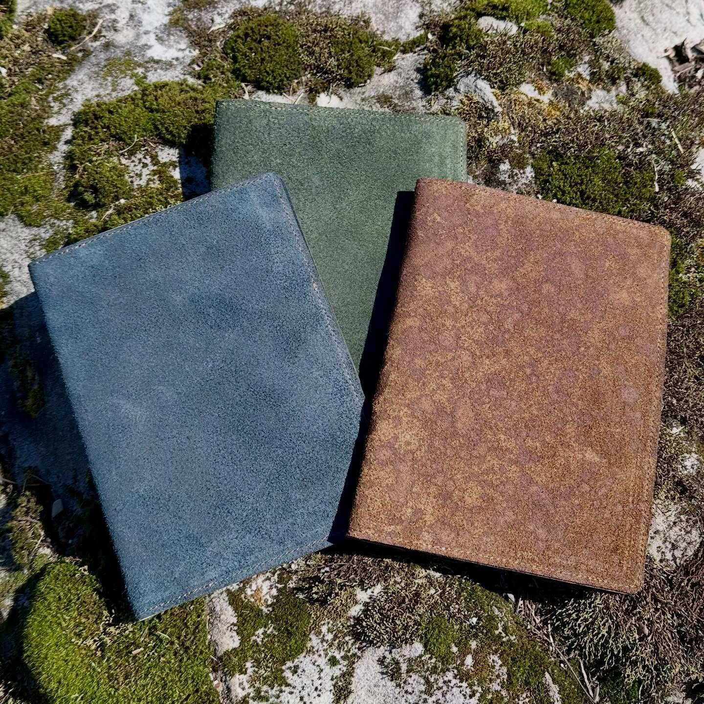 Leather journal covers are now available! Each comes with a 60-page A5 journal, but you can easily swap it with your own. I've also included a convenient pen or pencil pocket. If you're interested in purchasing one, please let me know. I can also cre