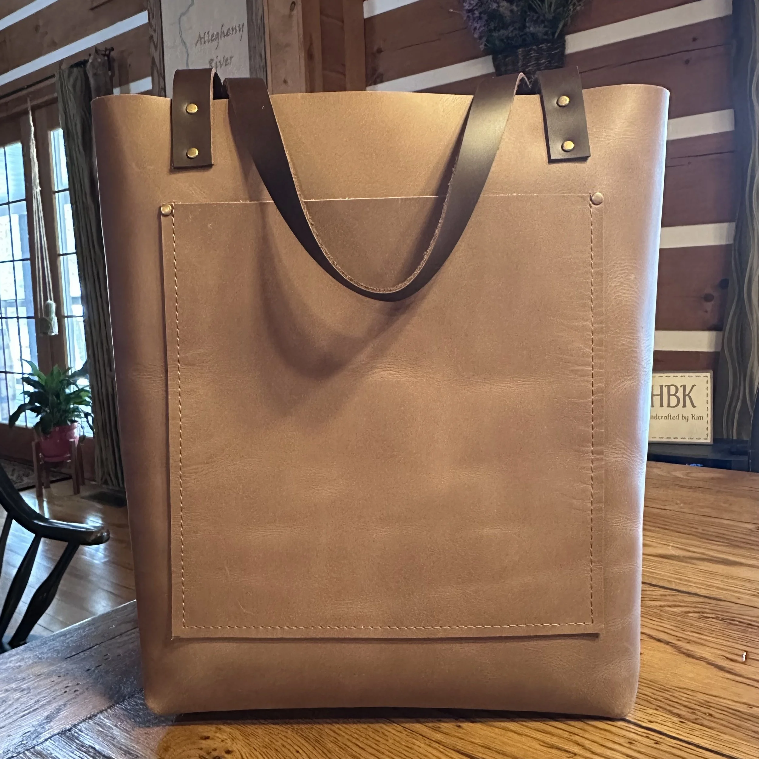 Medium Tote - Light Brown