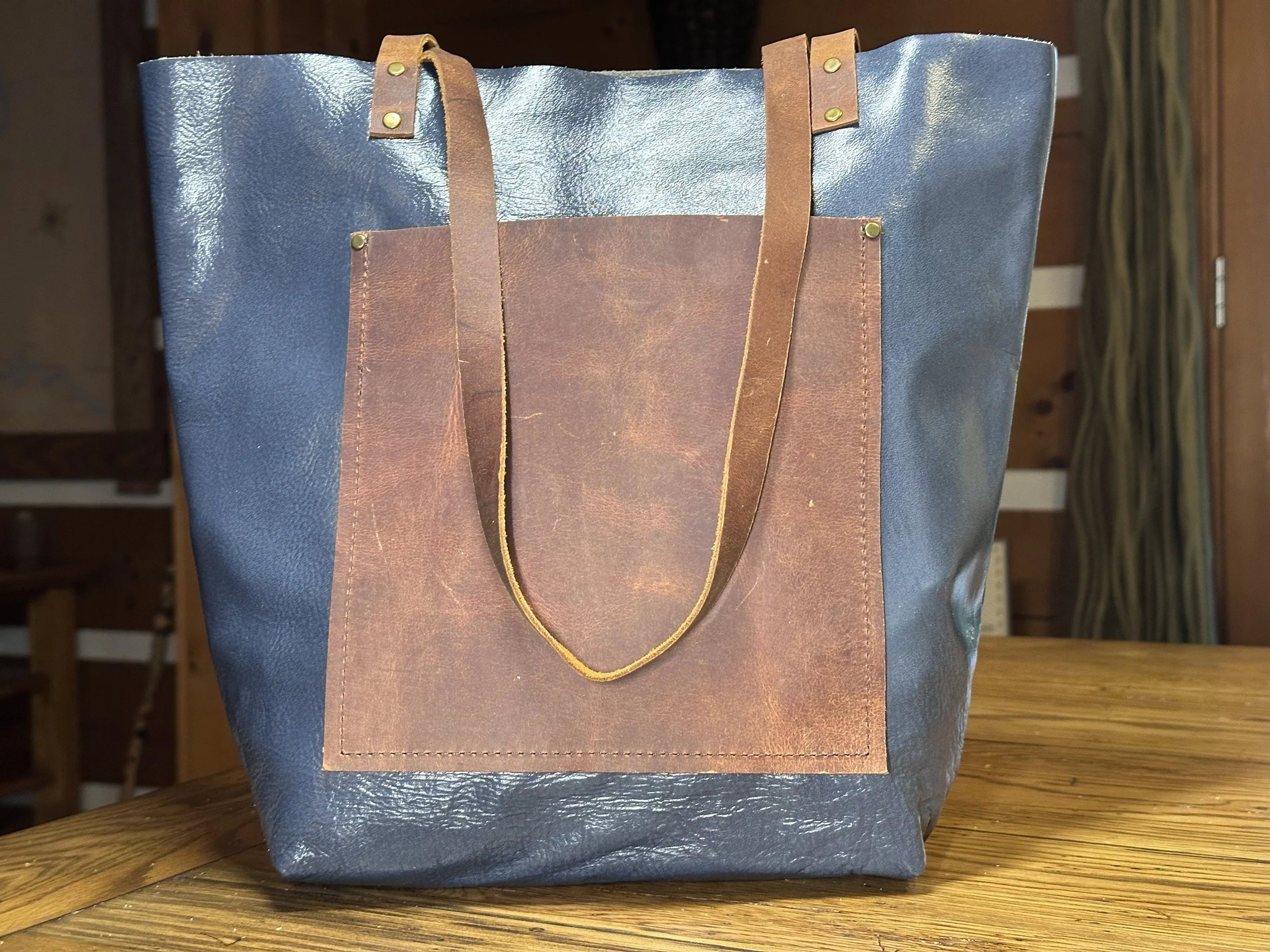 Medium Tote - Vintage Diner Blue