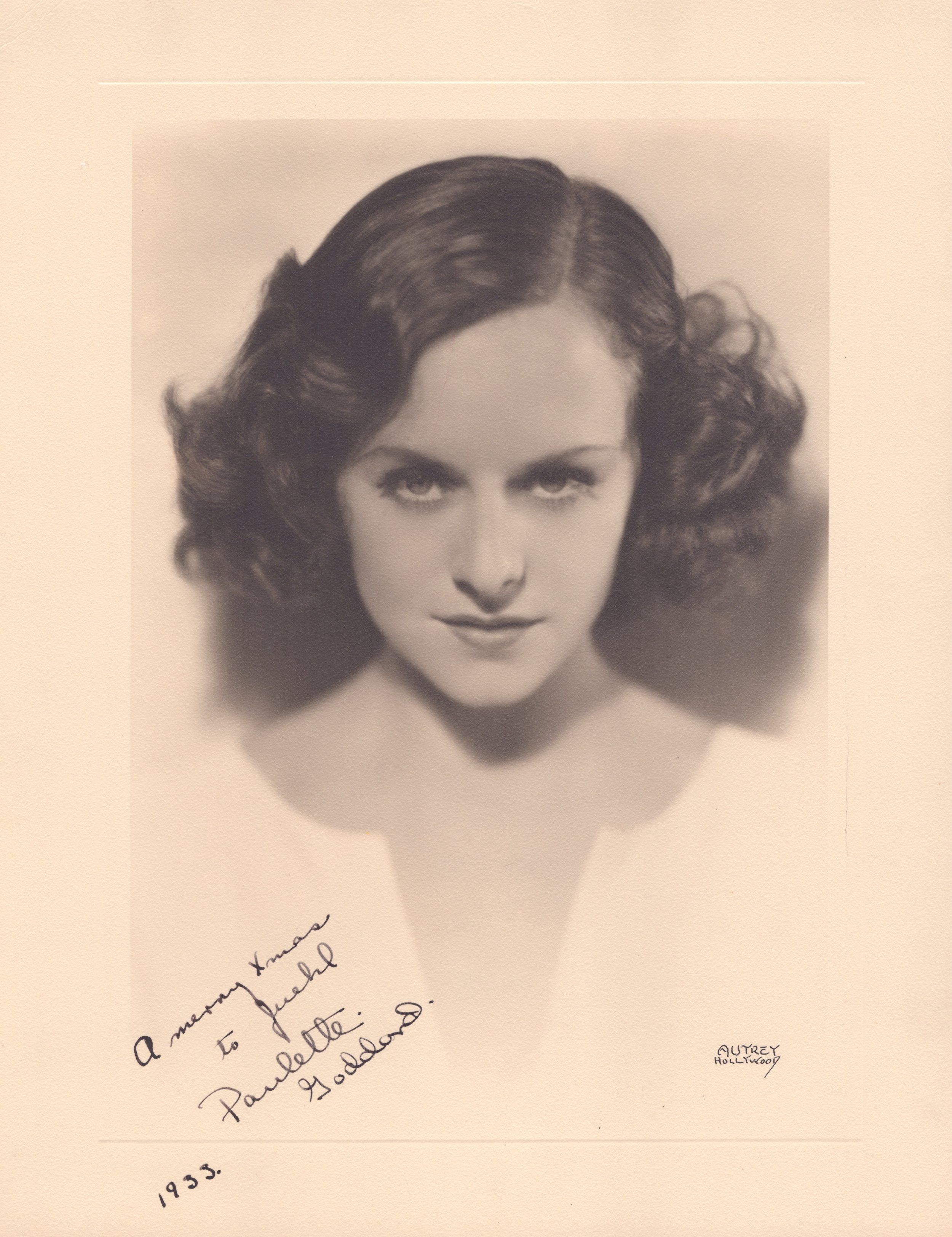 Paulette Goddard Signed Autograph 1933