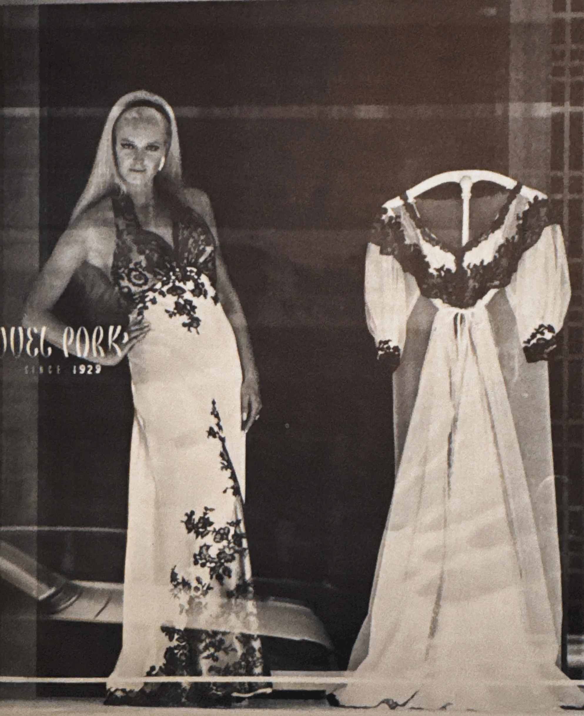 RODEO STORE WINDOW Live mannequin - Carol Wells 