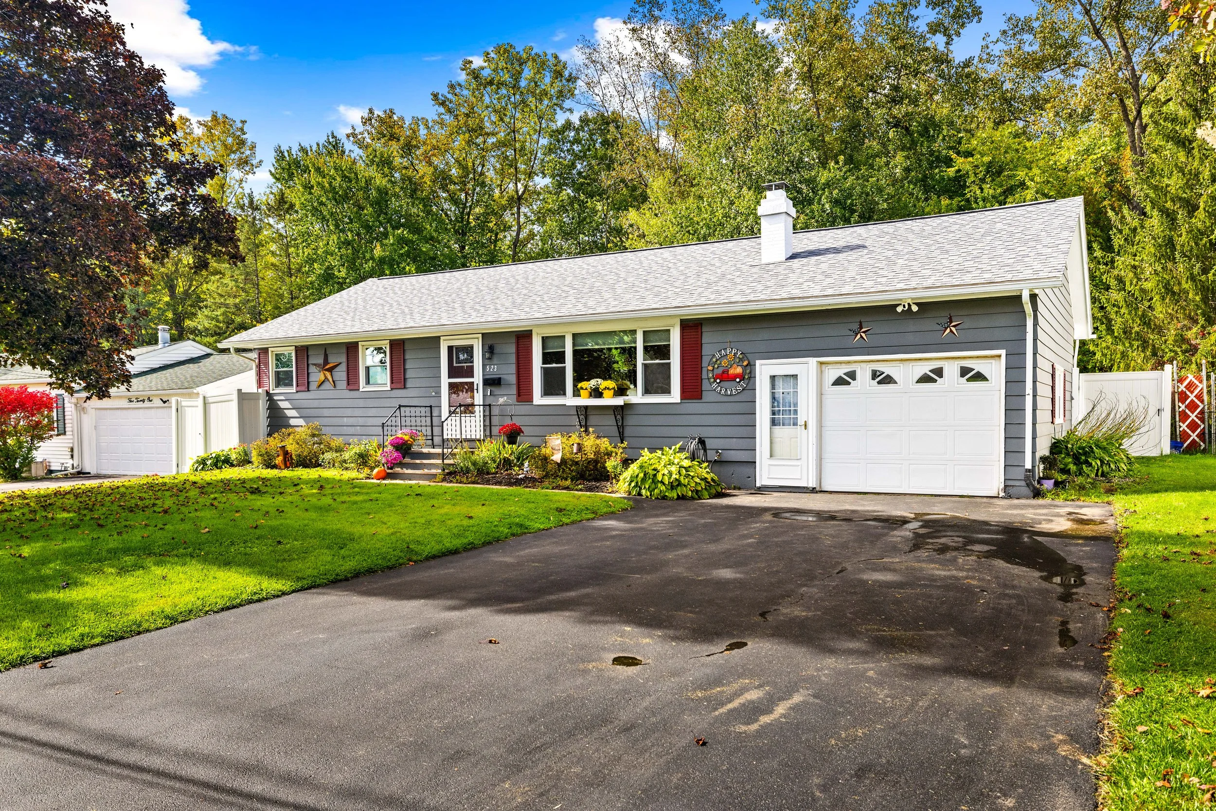 532 Woodhaven Rd, Utica