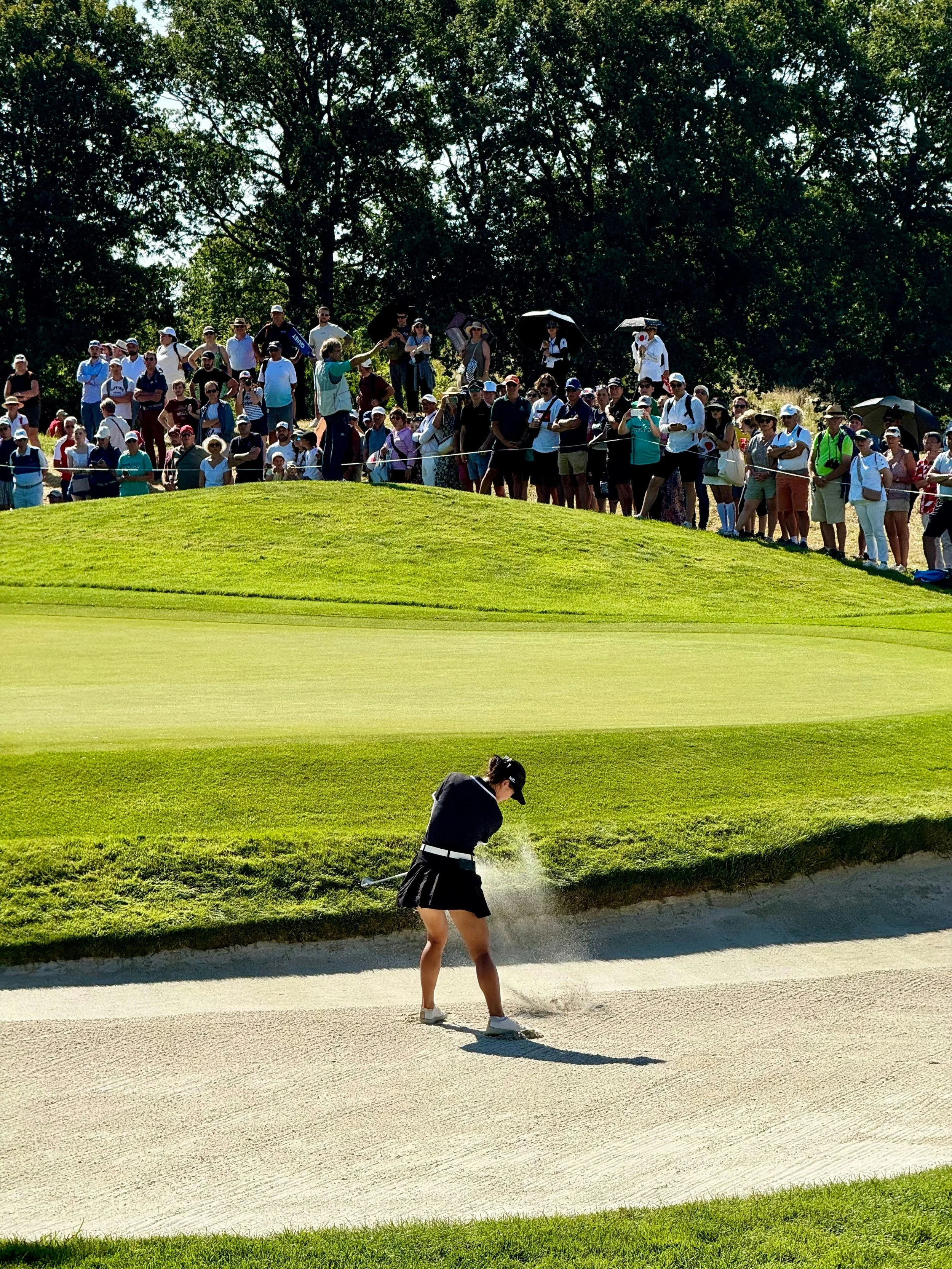 ゴルフ場への砂入れ / バンカー砂のことなら板井建材へ