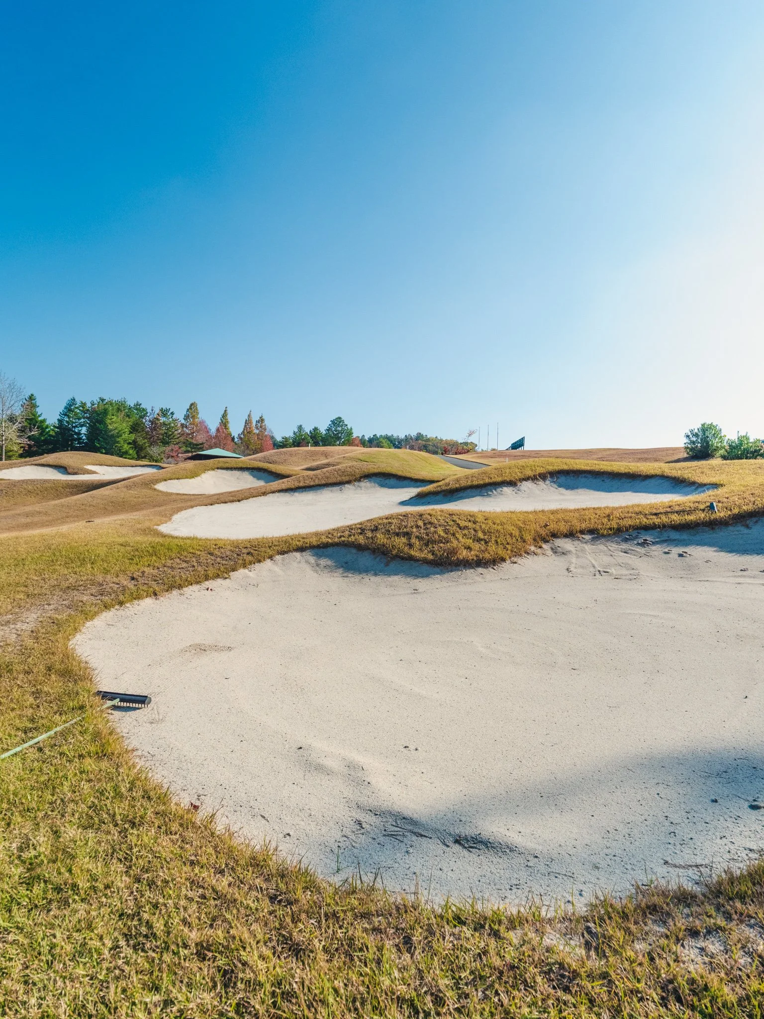 ゴルフ場への砂入れ / バンカー砂のことなら板井建材へ