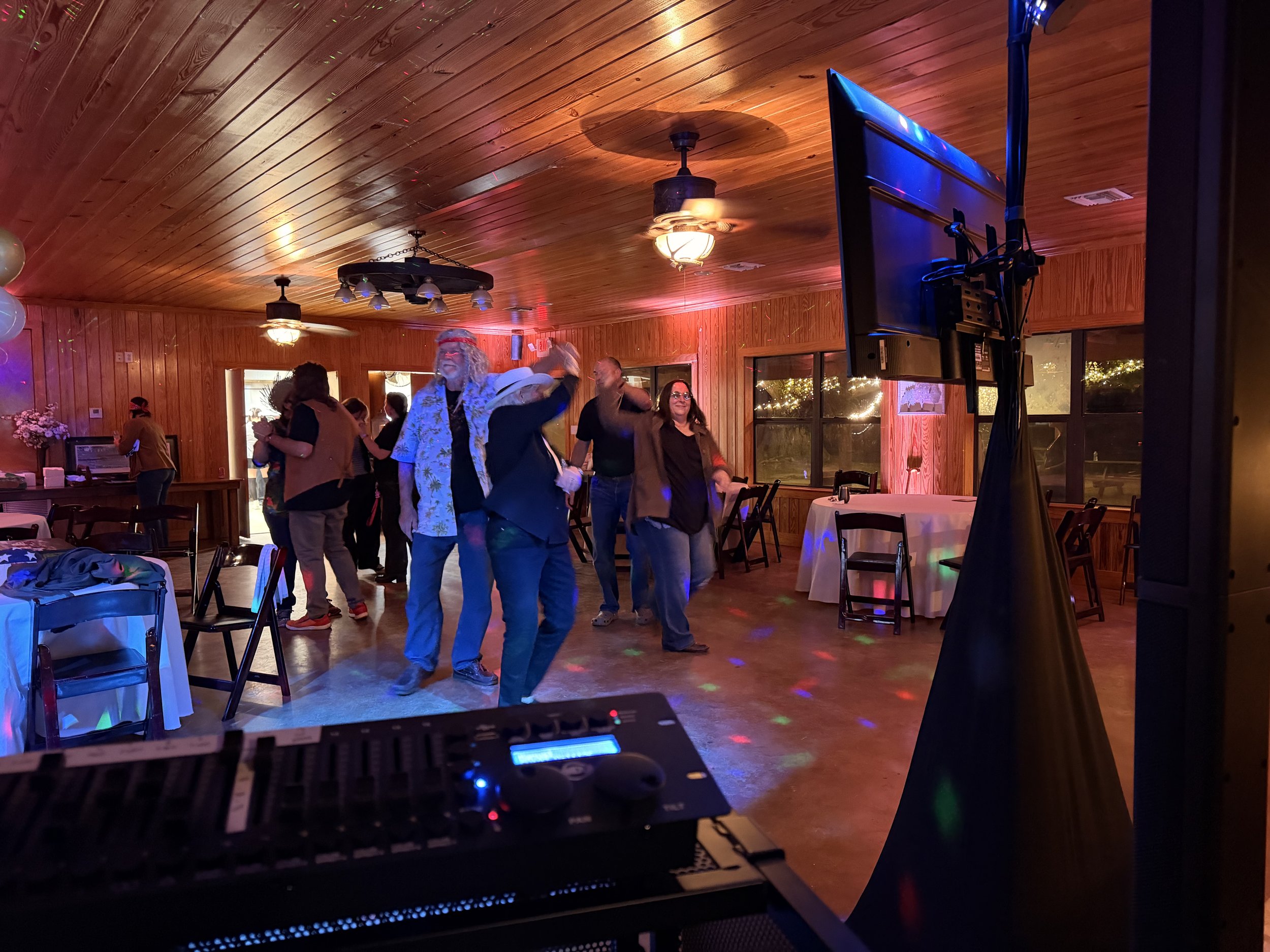 Guests dancing during a wedding reception in Fairhope, Alabama with DJ entertainment by Somar Premier Events. A seamless mix of music and lighting creates an energetic and unforgettable celebration.