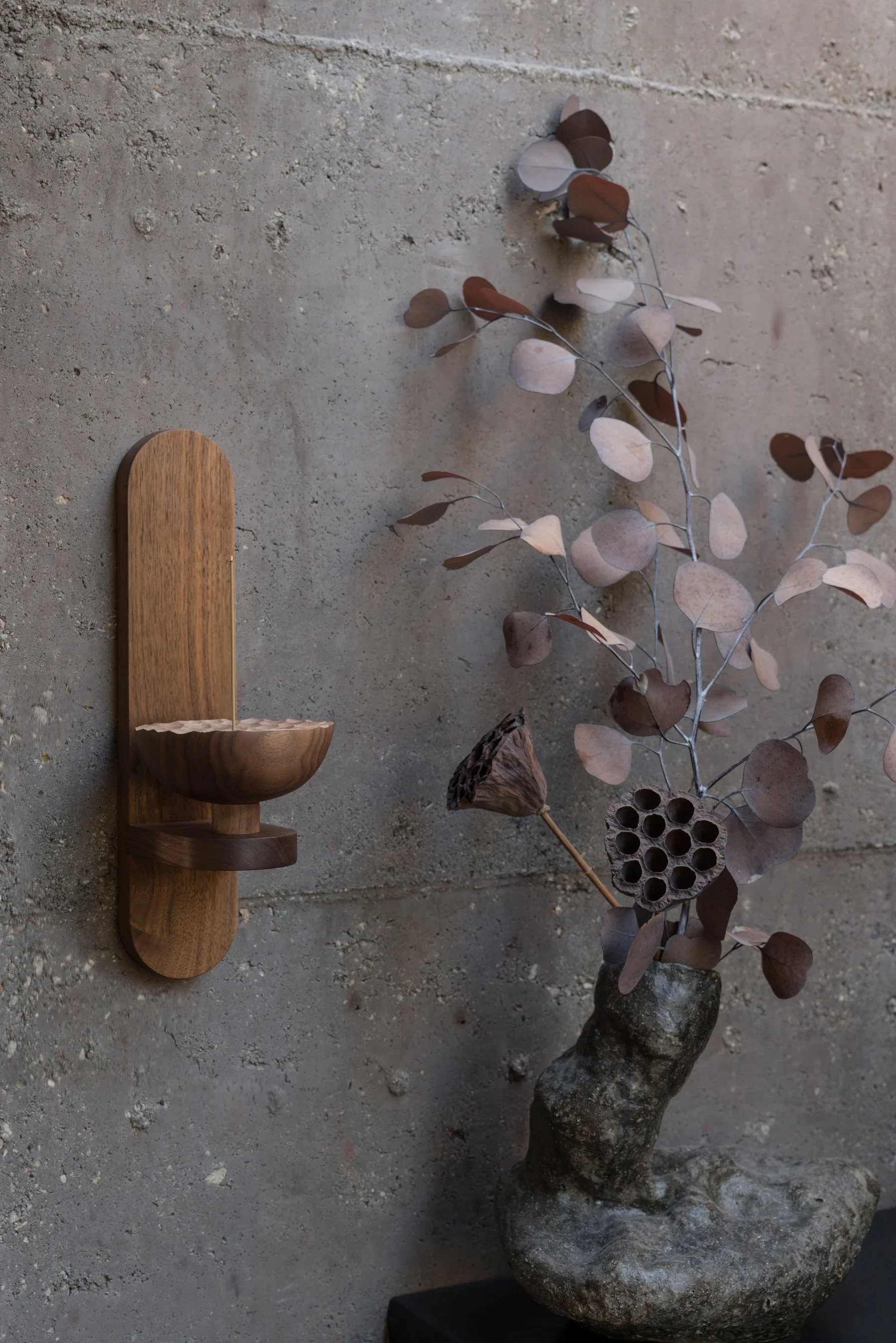 Lotus sconce