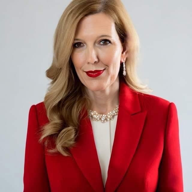 Headshot of Dr. Ginger Henderson, founder of Comprehensive Literacy Solutions