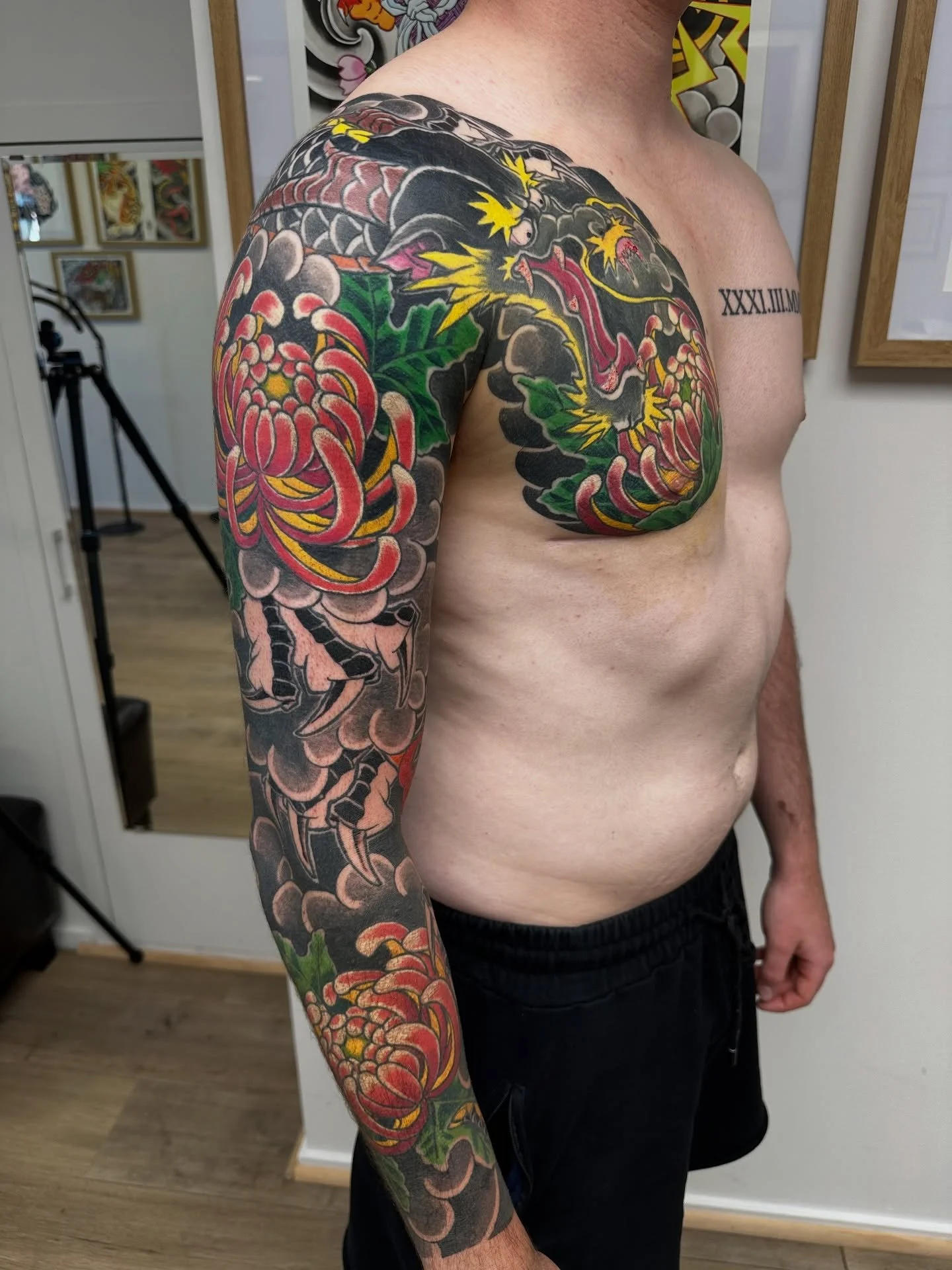 Some stills of the traditional japanese dragon sleeve. Lines by machine, all else done by tebori.
.
BOOKS ALWAYS OPEN
.
#tebori #irezumi #wabori #horimono #horiga13irezumi 
#teborinz #christchurchnz
