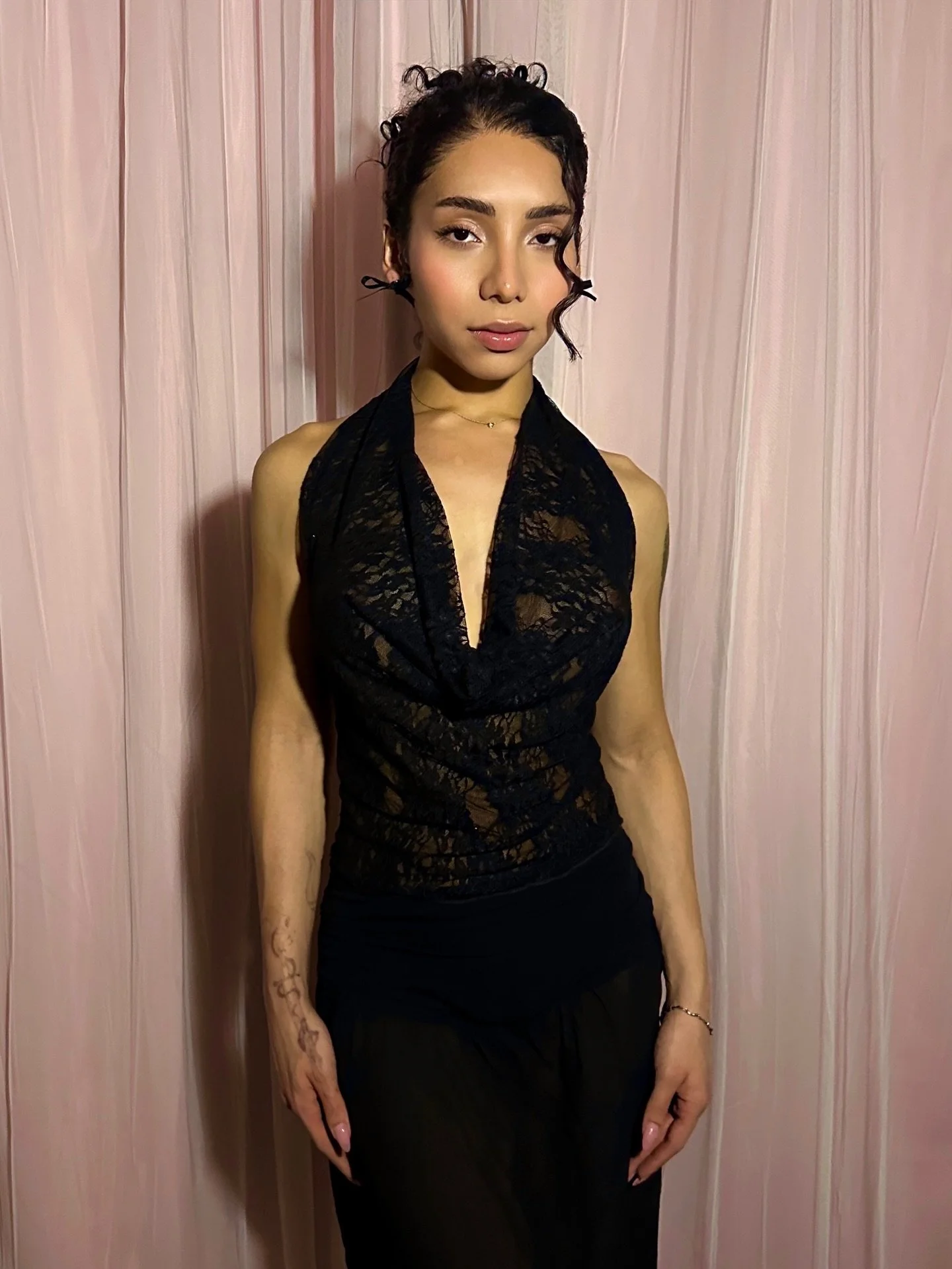 A night @seankellygallery for @poni exhibition reception. I loved the butterfly piece. It felt like those women were exchanging the secrets to freedom. 🦋 

Thank you @tapeselects for the invitation.