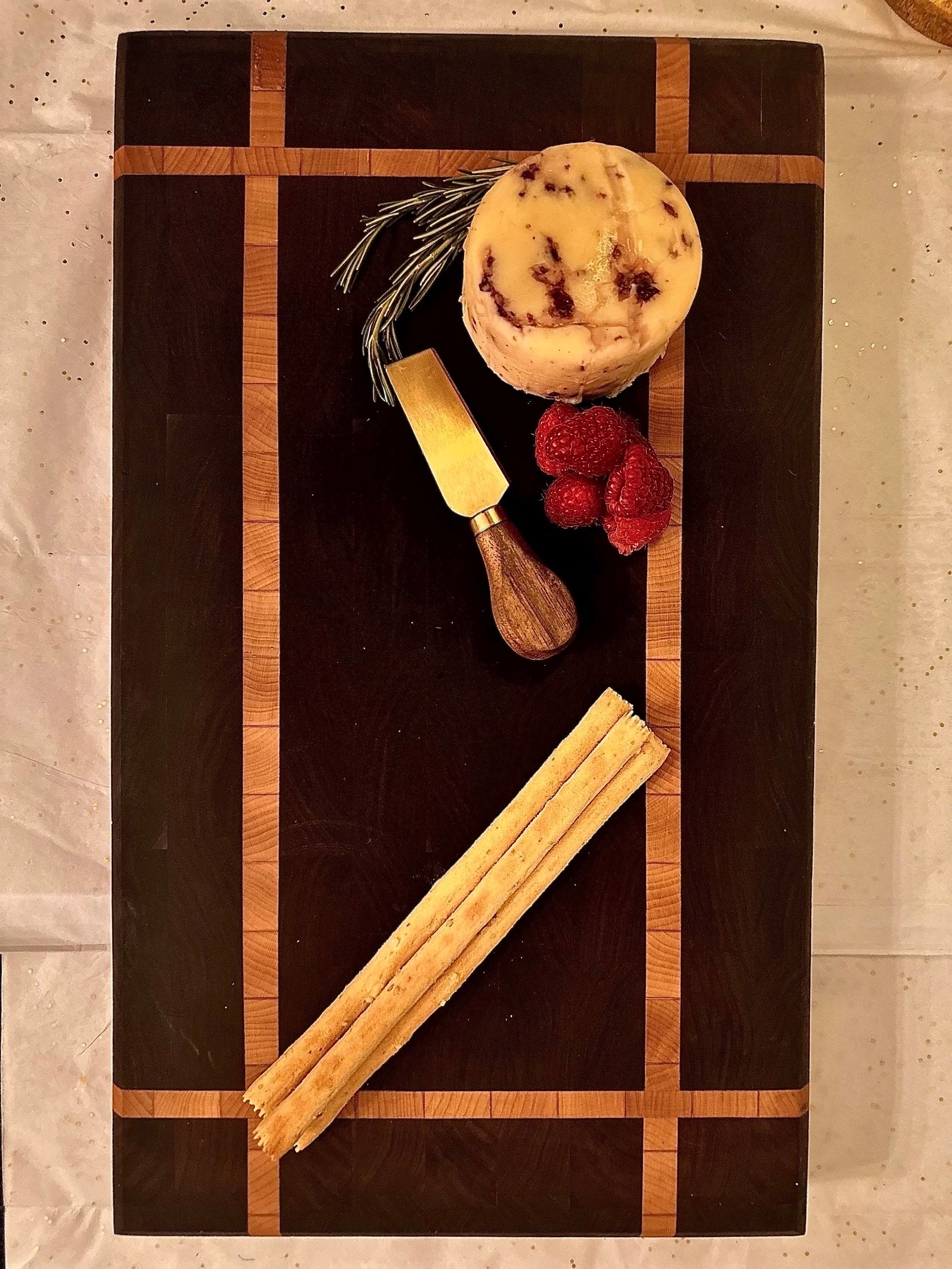 End-grain Walnut Cutting Board (Large)