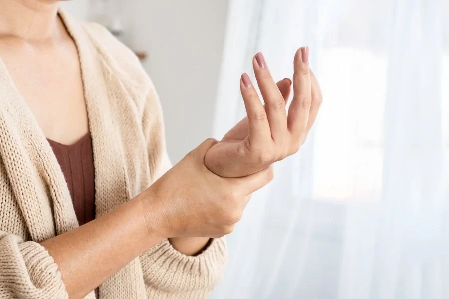 Is It Carpal Tunnel Syndrome? 5 Signs It’s Time to See a Hand Specialist