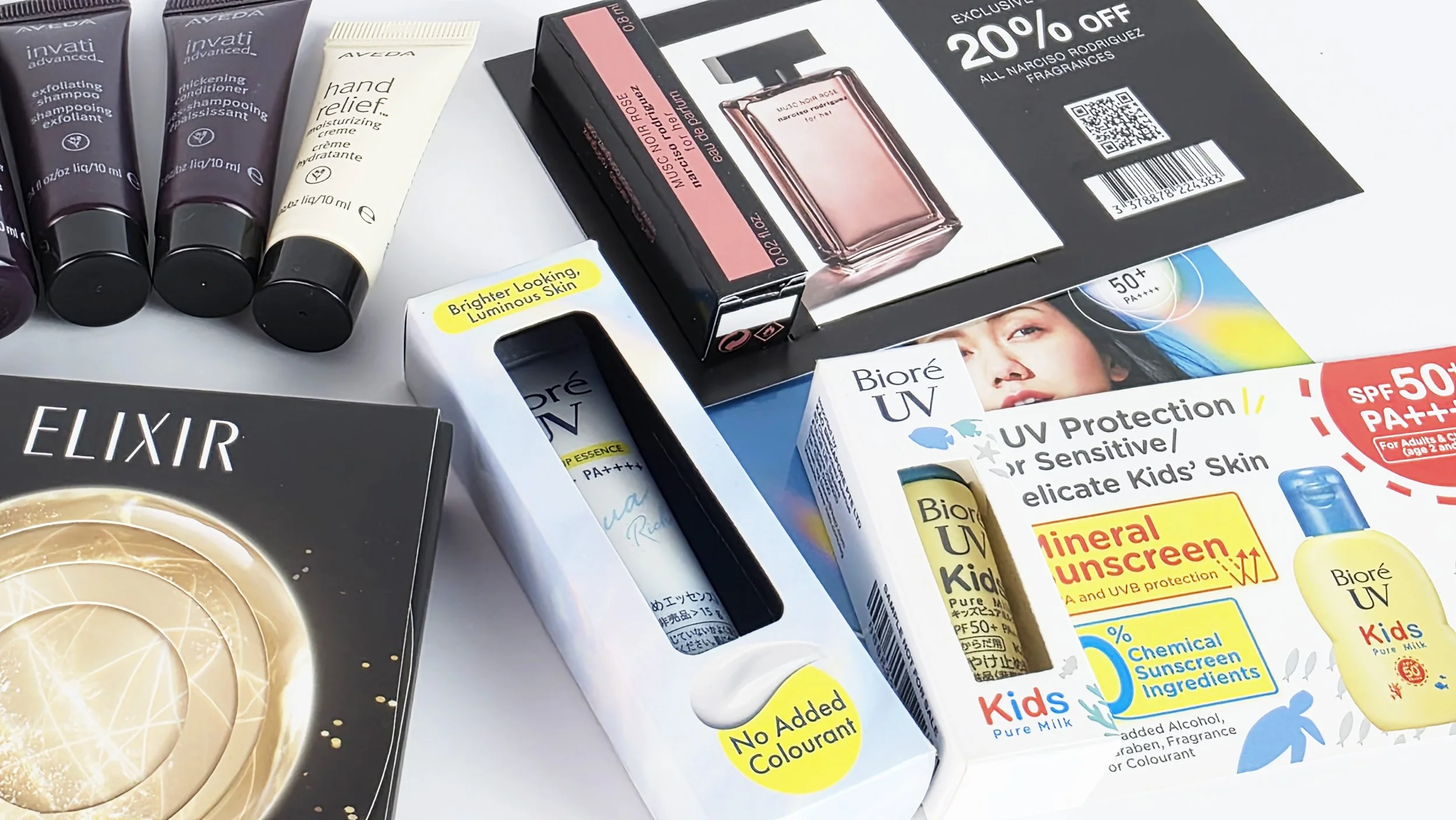 Sample and trial packaging: Sample product box with a built-in info panel flap, designed for discovery and streamlined retail presentation without additional inserts.